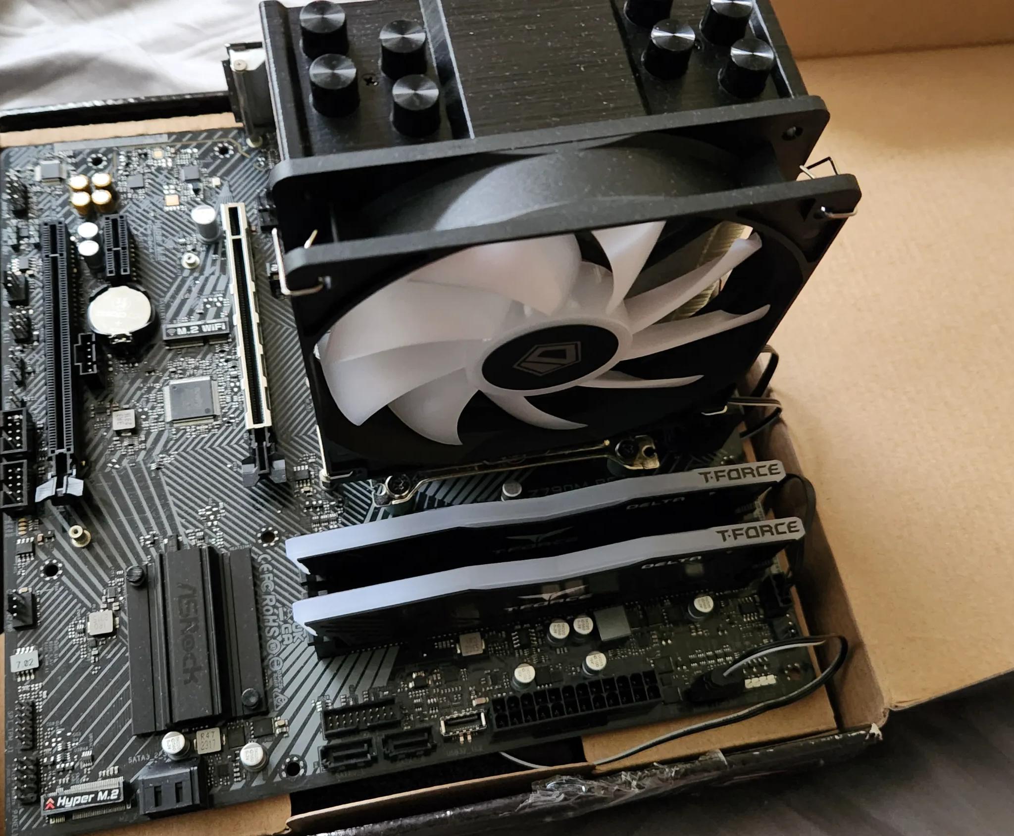 I5-12400F Asrock Z790M PG Lightning/D4 16 GB Teamforce DDR4-3000