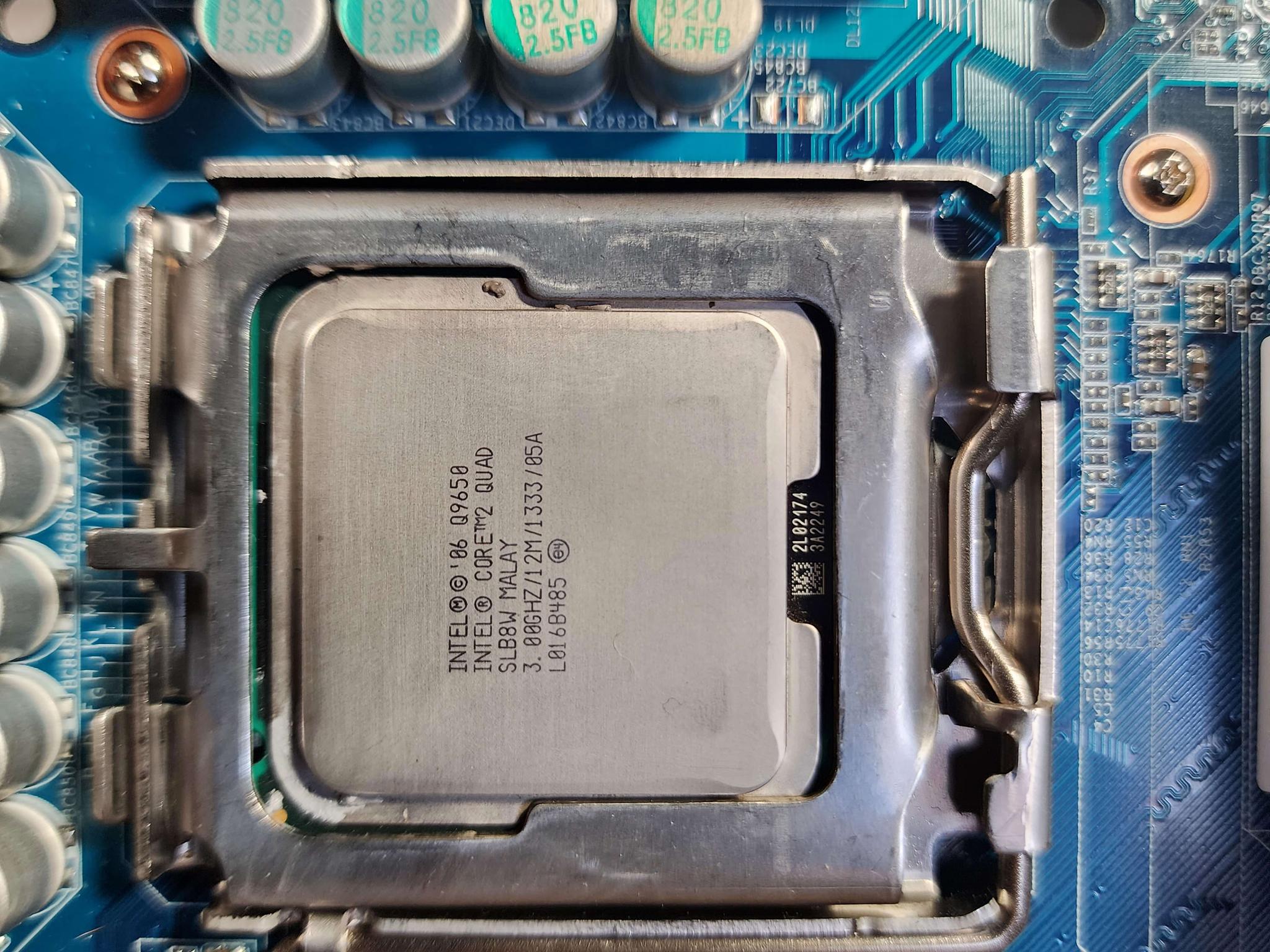 Gigabyte GA-965P-DQ6 // Intel Core 2 Quad Q9650 // Corsair XMS2 4x2GB 8GB 800MHz
