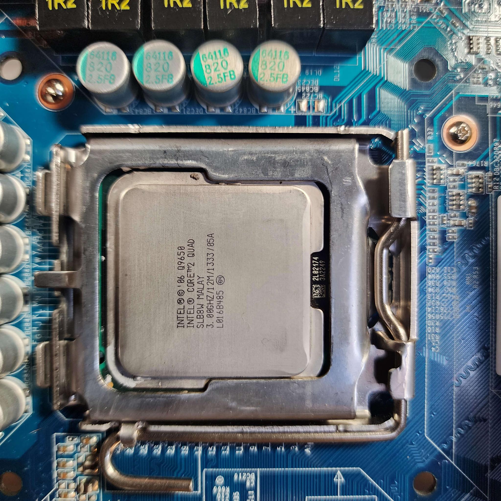 Gigabyte GA-965P-DQ6 // Intel Core 2 Quad Q9650 // Corsair XMS2 4x2GB 8GB 800MHz