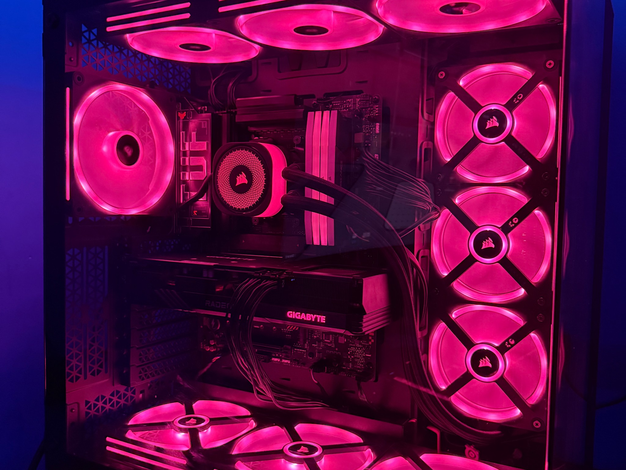 AMD Radeon RX 7600XT 16GB