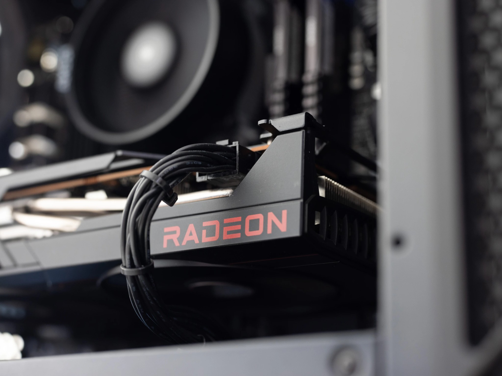 RX 6700 10GB, Ryzen 5 3600, 16GB DDR4, 1TB NVMe, WiFi, Blackout Gaming PC