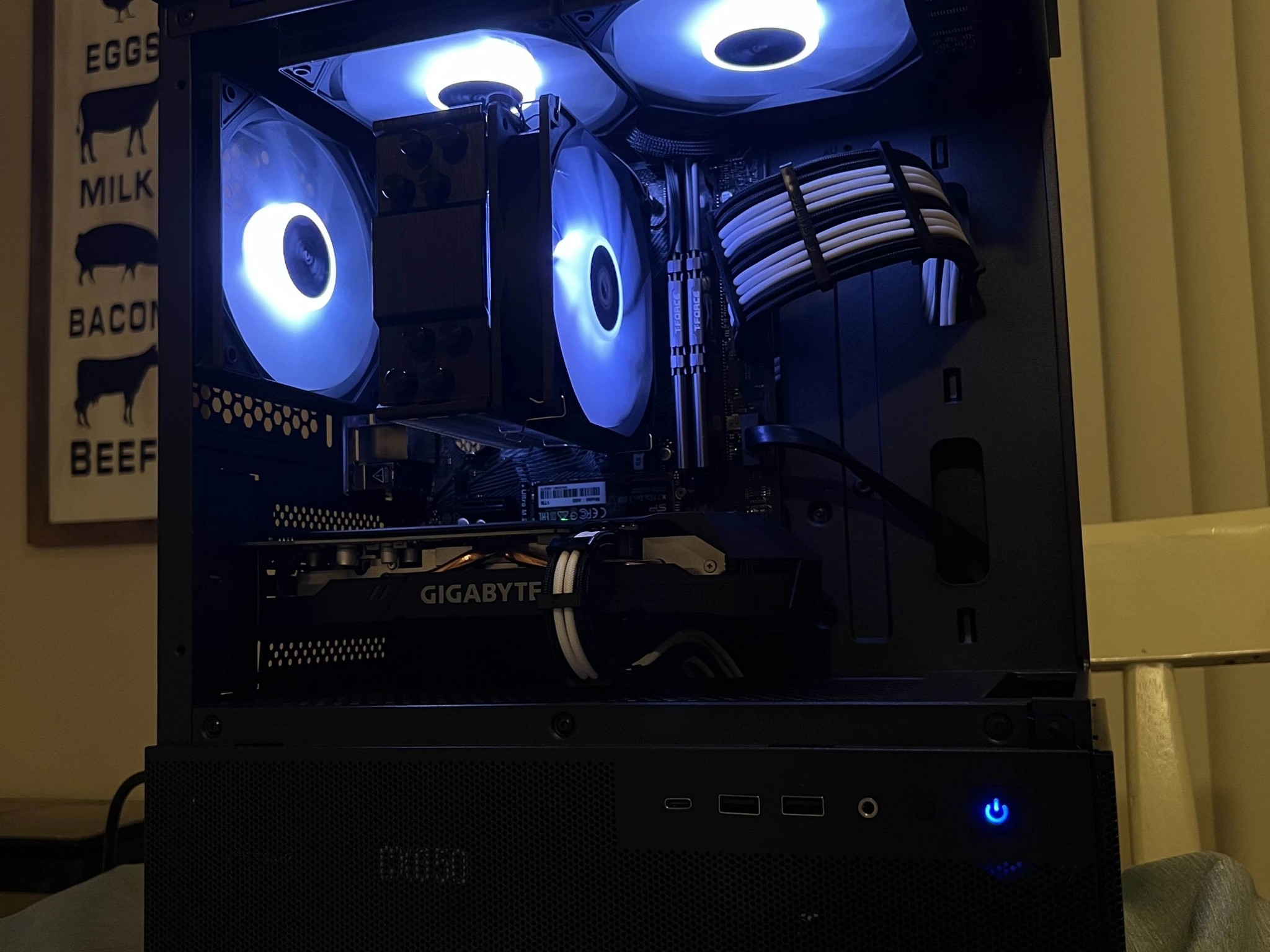 RTX 2060 | Ryzen 5 3600 | Black and White Gaming PC