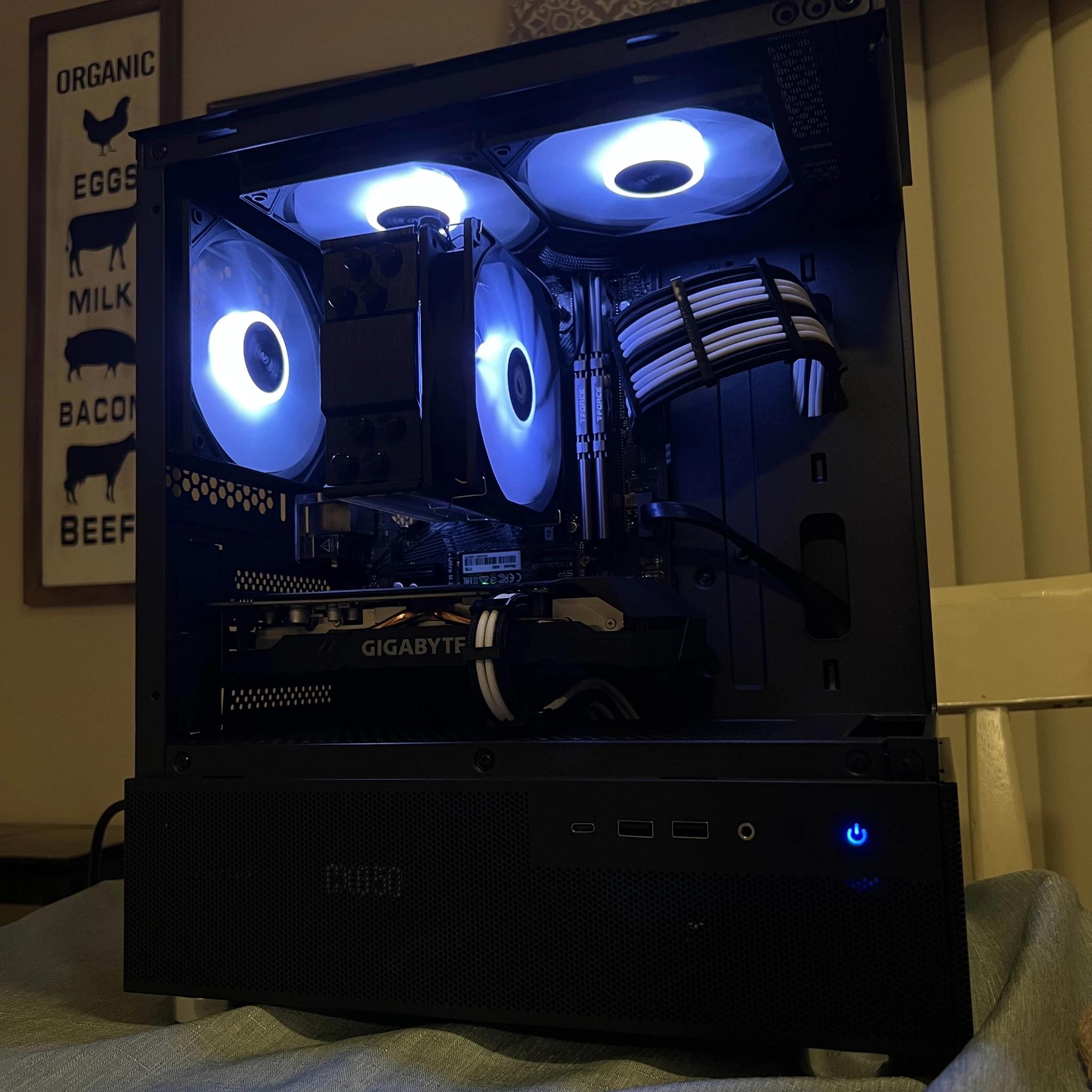 RTX 2060 | Ryzen 5 3600 | Black and White Gaming PC