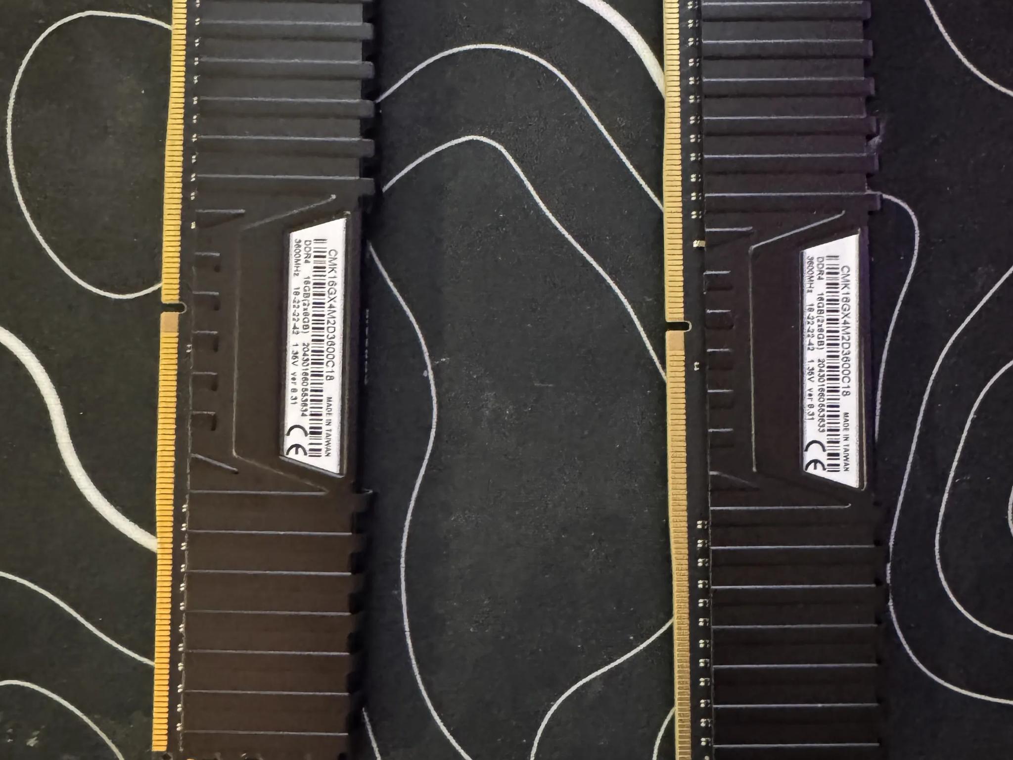 Corsair Vengeance LPX 16 GB (2 x 8 GB) DDR4-3600 CL18 Memory
