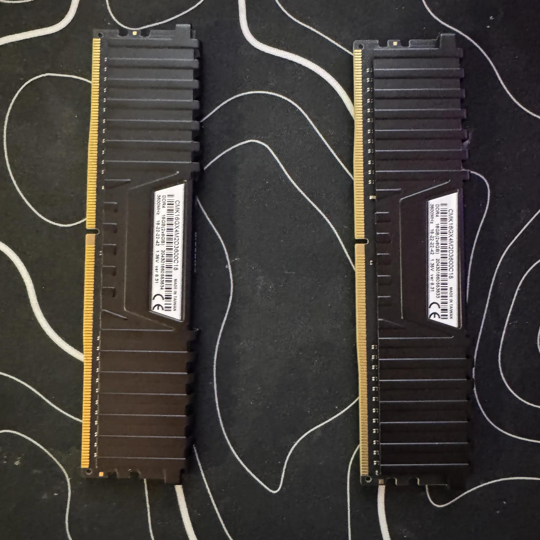 Corsair Vengeance LPX 16 GB (2 x 8 GB) DDR4-3600 CL18 Memory