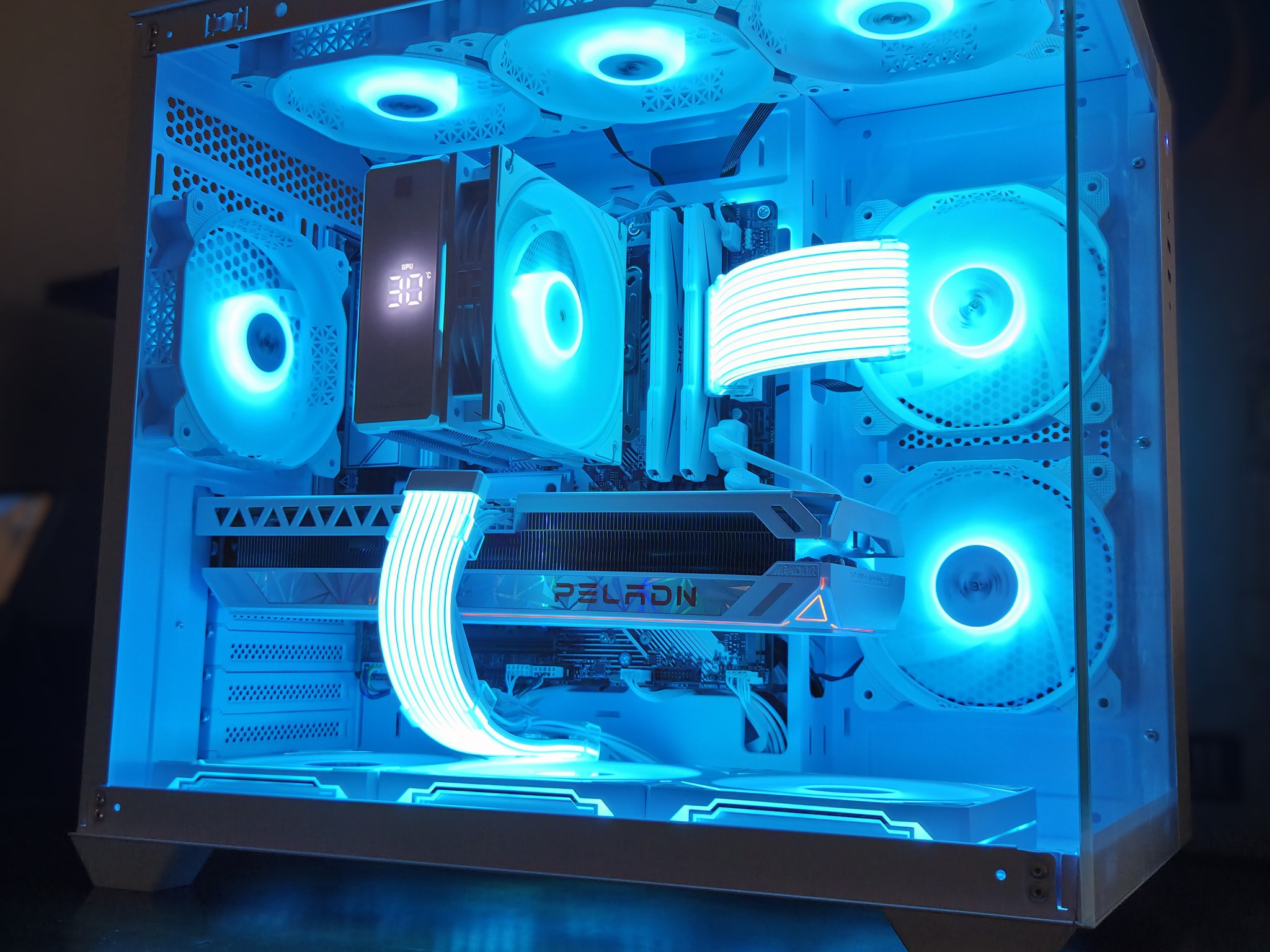The Yeti! ❄️ – Ryzen 5 7500F • RTX 3070 Ti • 32GB DDR5 6000 • Temp Display • 1440p Gaming PC