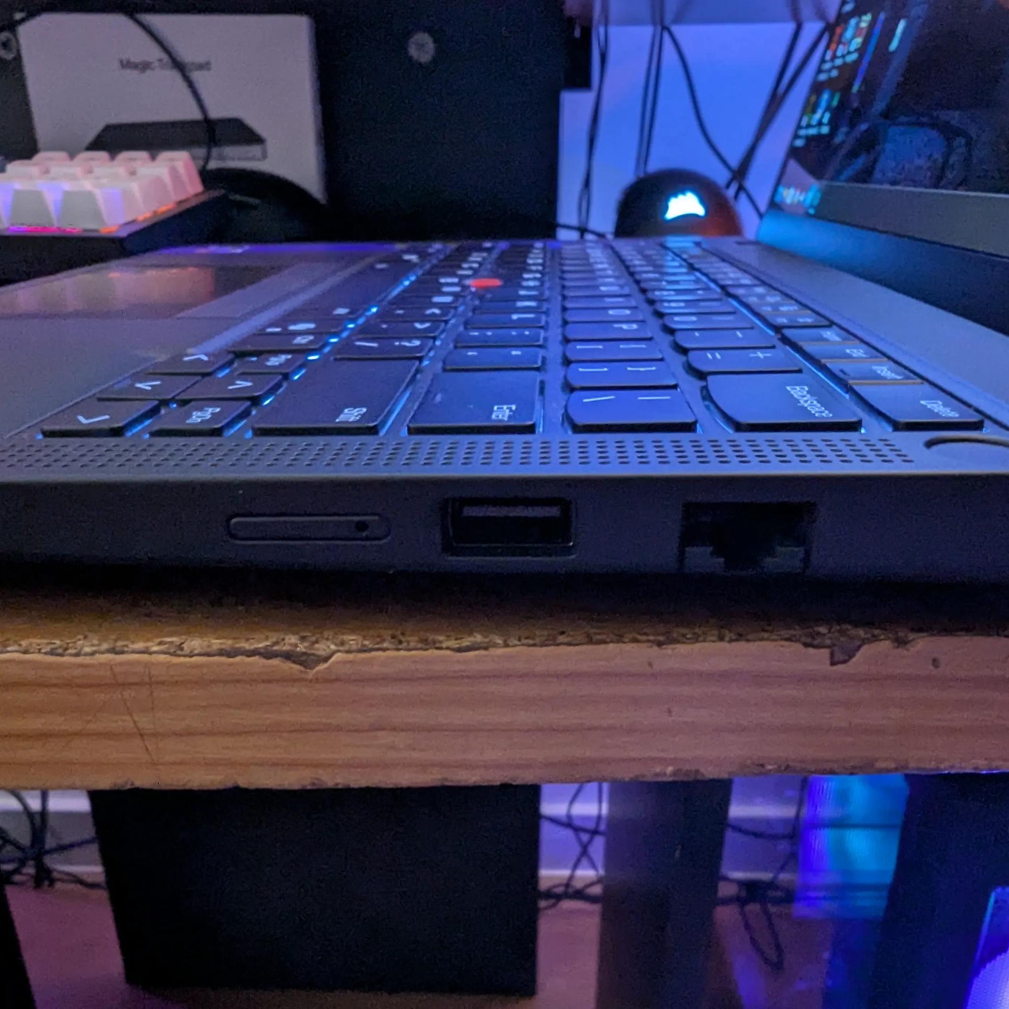 Lenovo ThinkPad P14s Gen 5 AMD