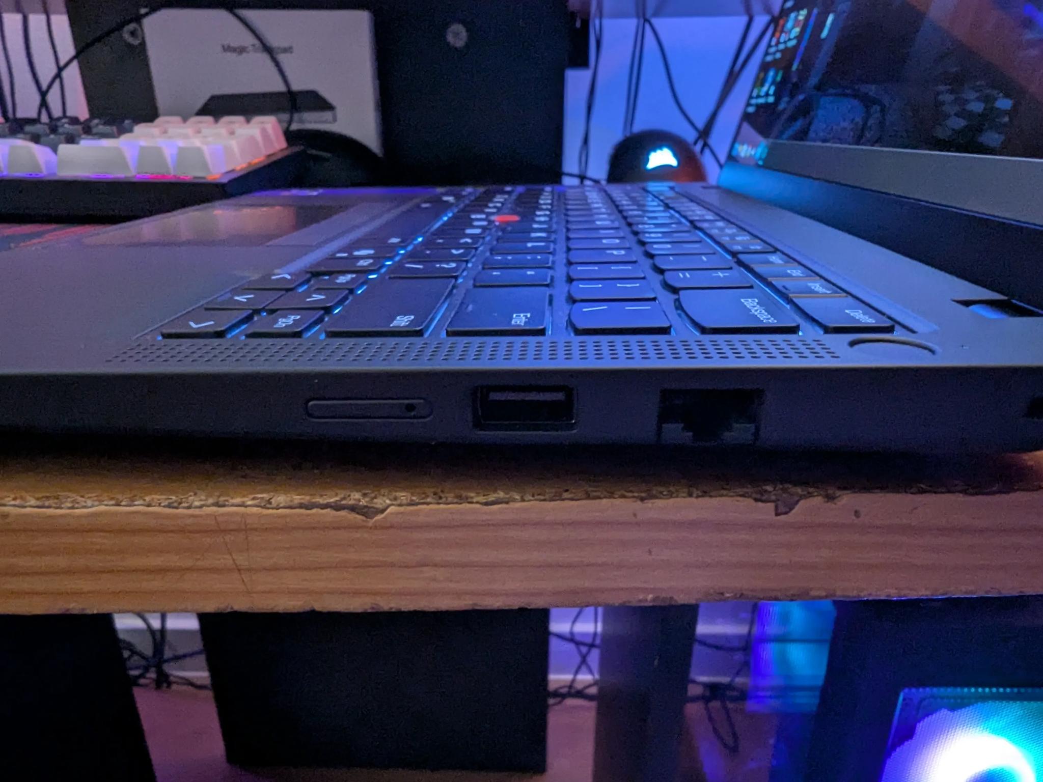 Lenovo ThinkPad P14s Gen 5 AMD