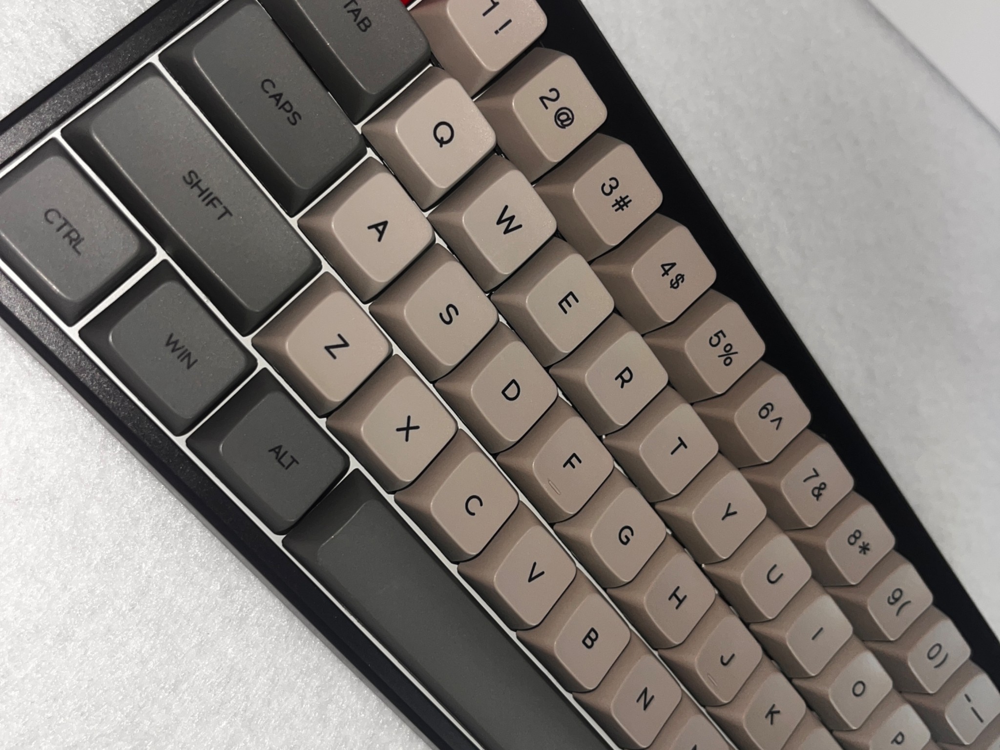 Ractous Design RGB Keyboard  Hot Swappable.  Gateron Optical Brown Switches. Bluetooth/Wired.