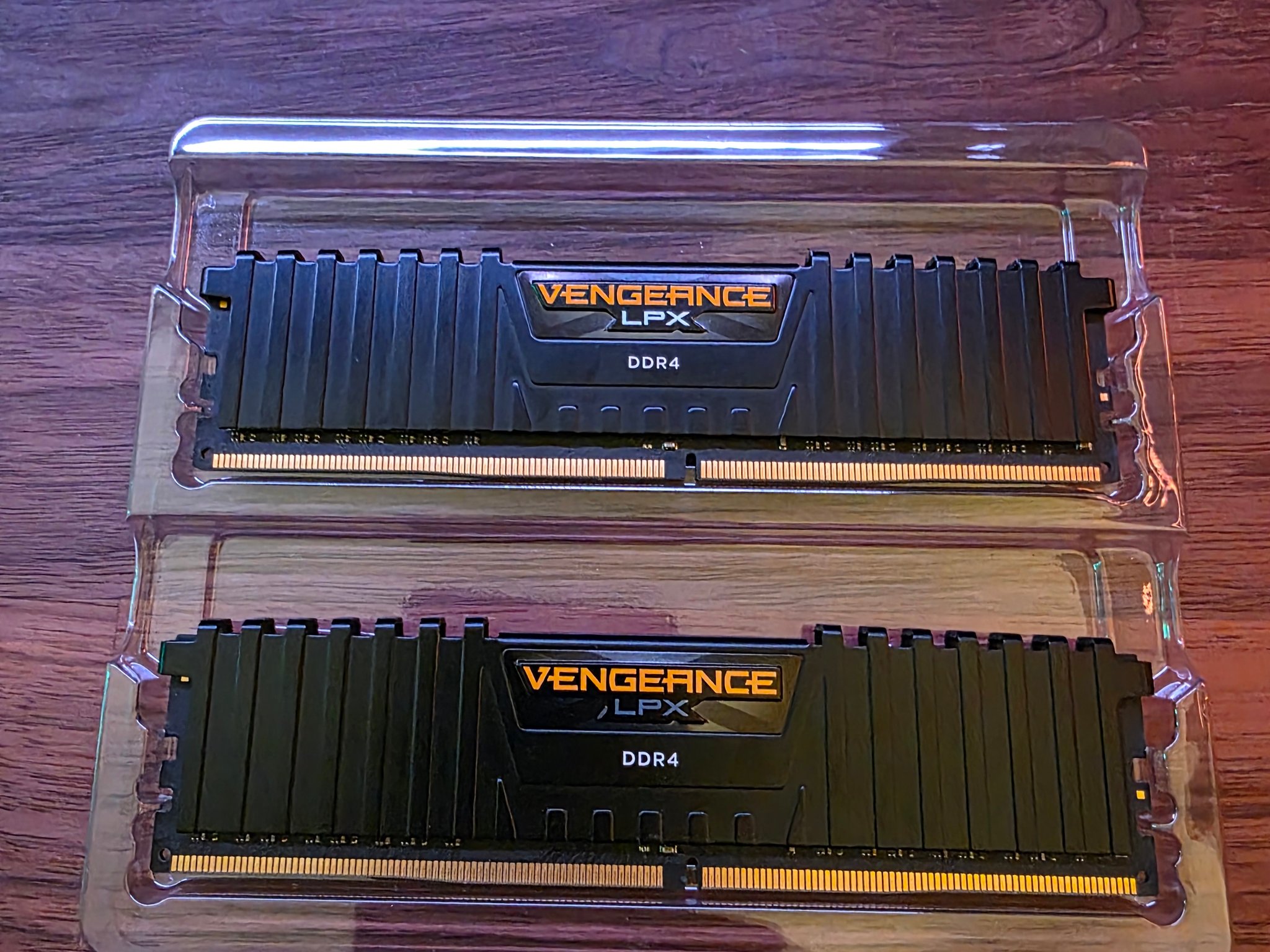 CORSAIR 16 GB (2×8) DDR4 RAM