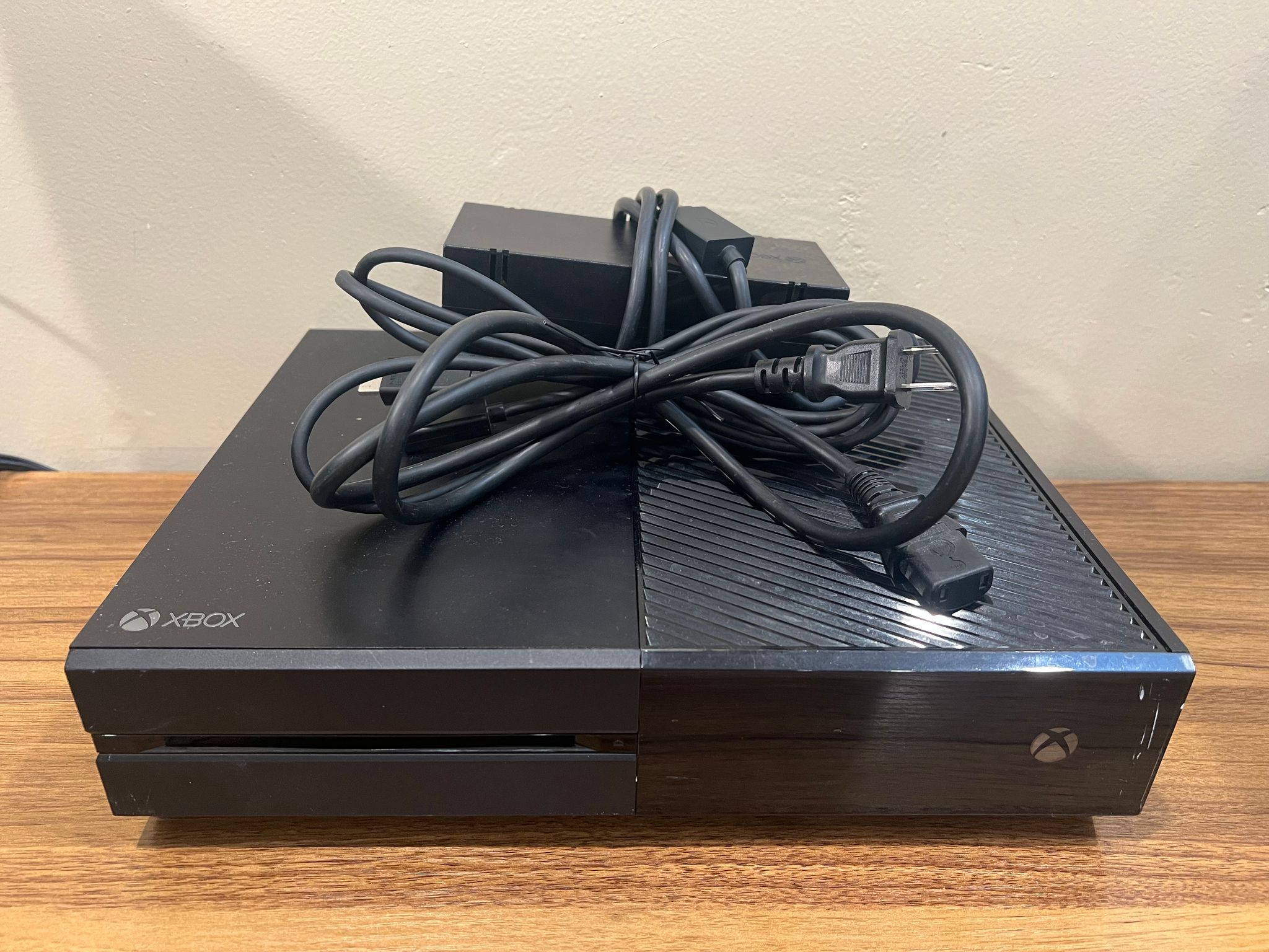 XBOX One 1TB Edition | Comes with Power Supply and HDMI Cable | Battlefront 2 Included |  Black