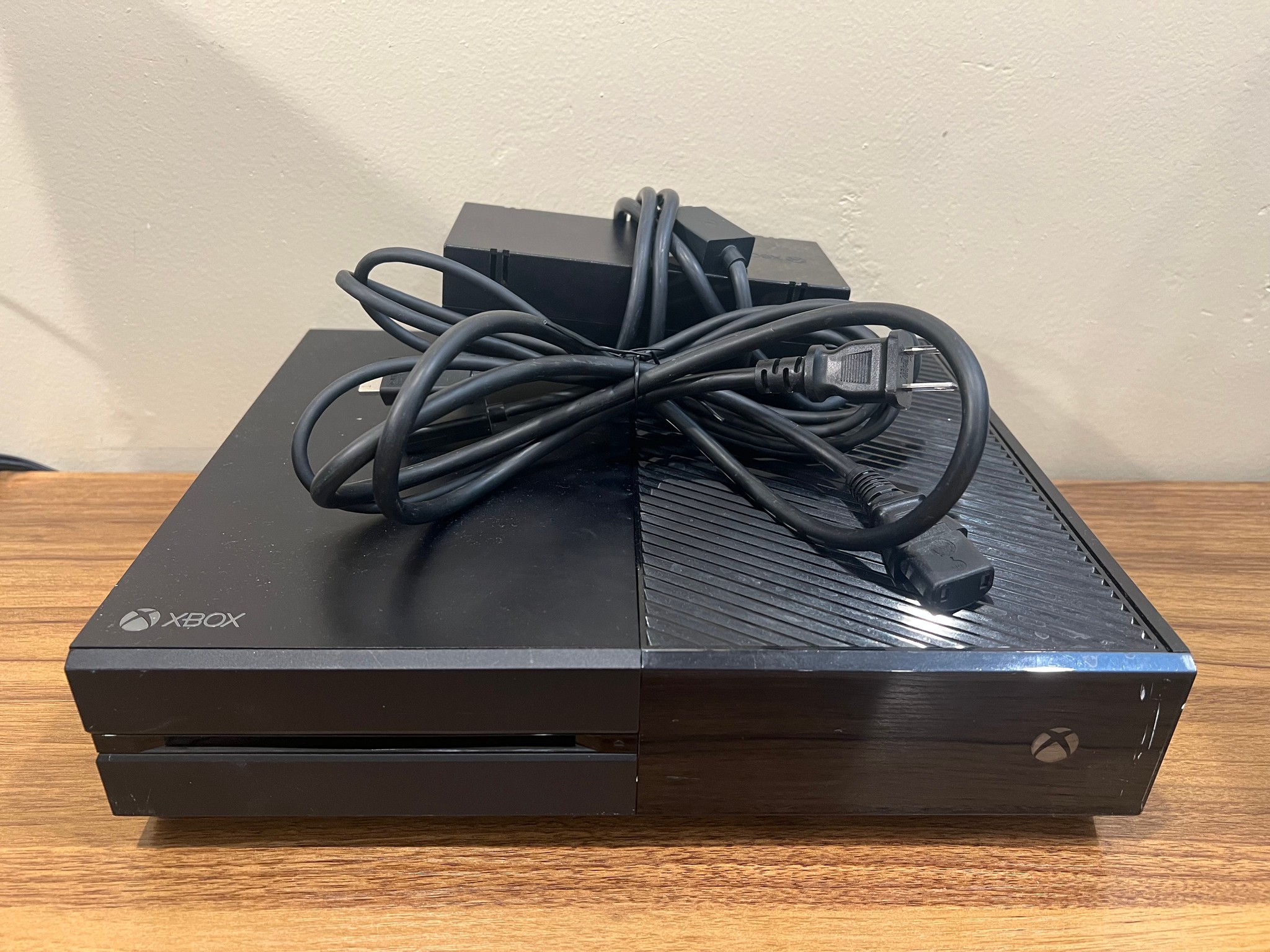 XBOX One 1TB Edition | Comes with Power Supply and HDMI Cable | Battlefront 2 Included |  Black