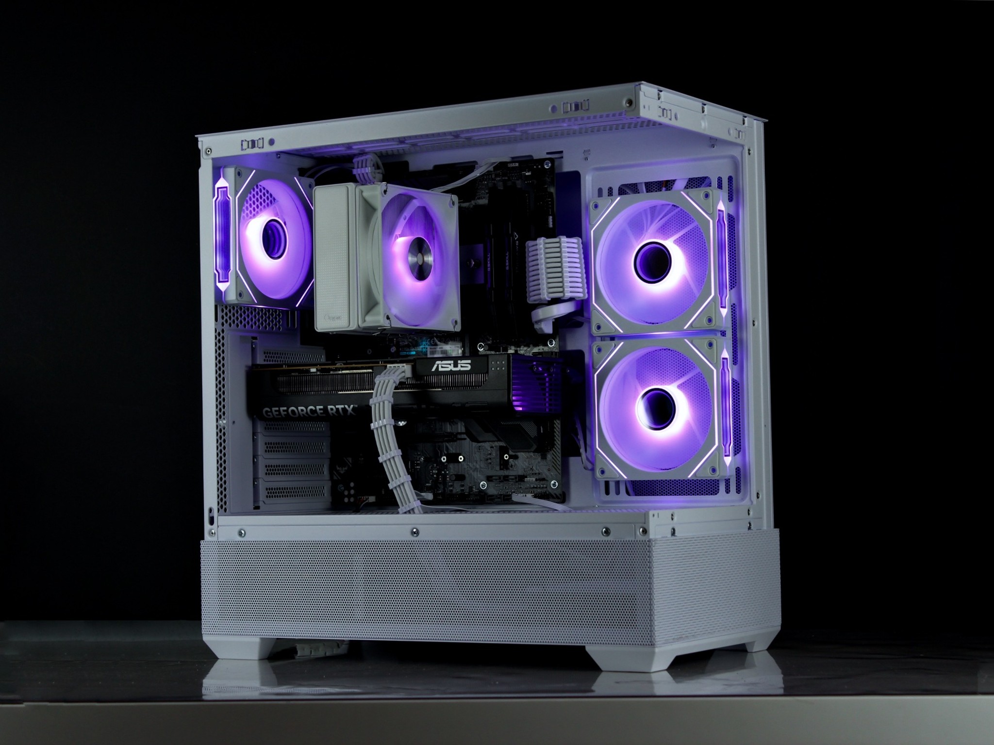 Powerful White Gaming PC – RTX 5060, Ryzen 5 5600X, 32GB, 1TB SSD - RGB, WiFi, BlueTooth