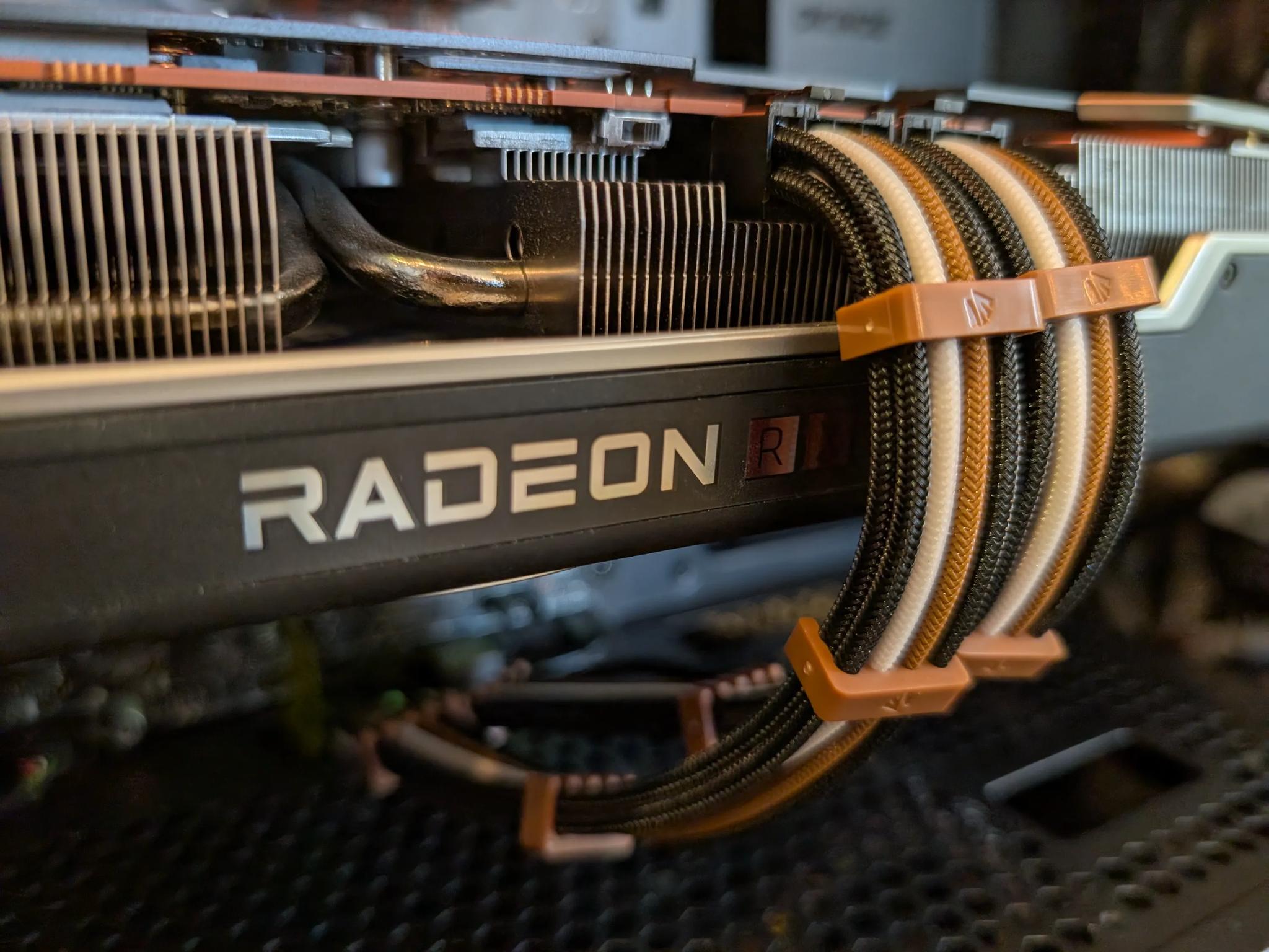 MIDNIGHT TIMBER - Gaming PC - Intel I5-11600K - AMD Radeon RX 6700XT