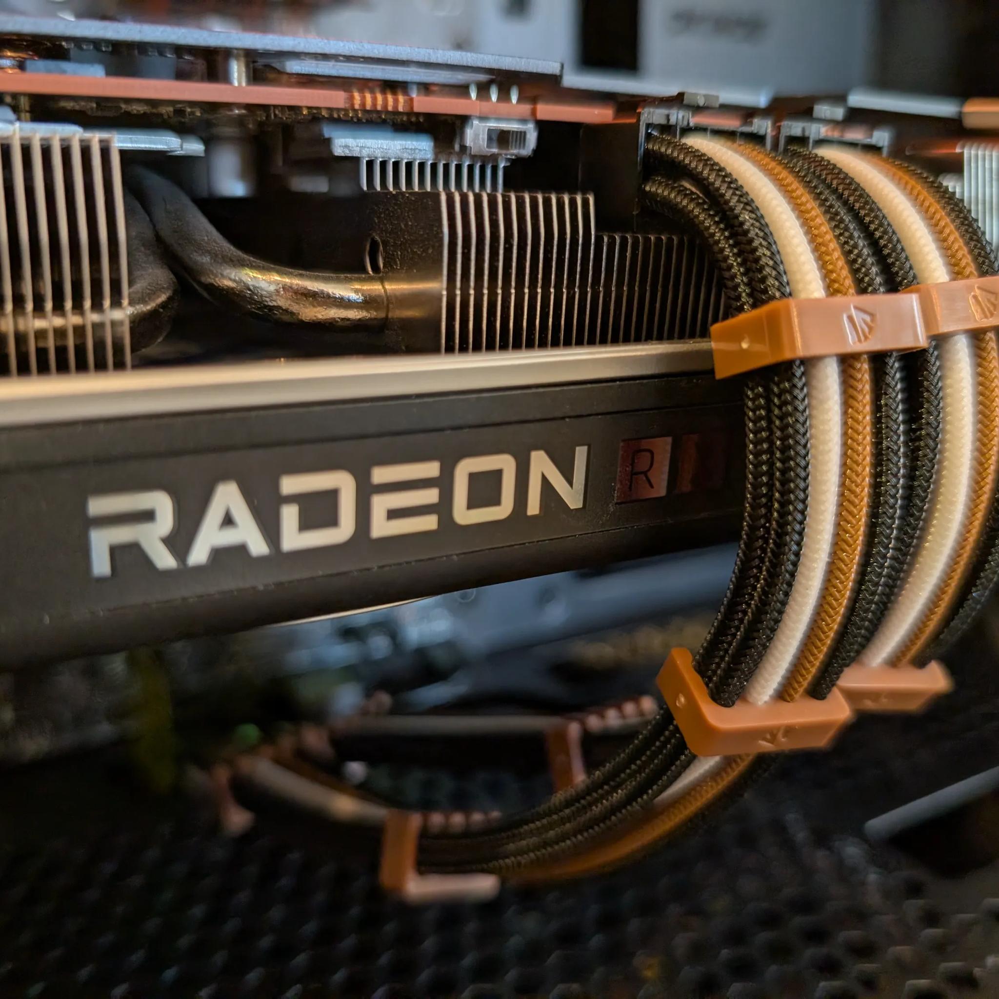 MIDNIGHT TIMBER - Gaming PC - Intel I5-11600K - AMD Radeon RX 6700XT