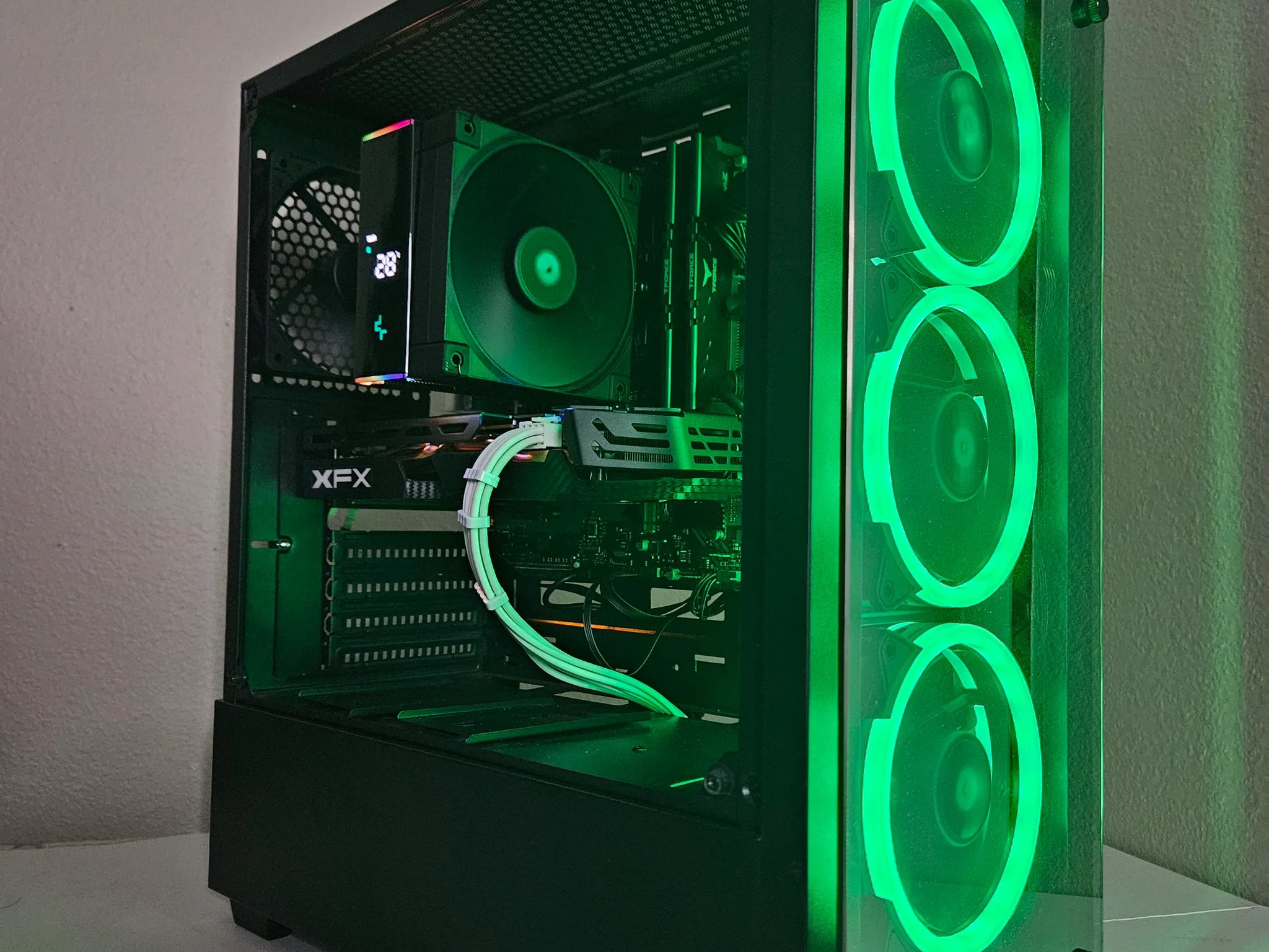 Gaming pc | ryzen 5 | Rx 580| 16gb ram | wifi | WIN 11