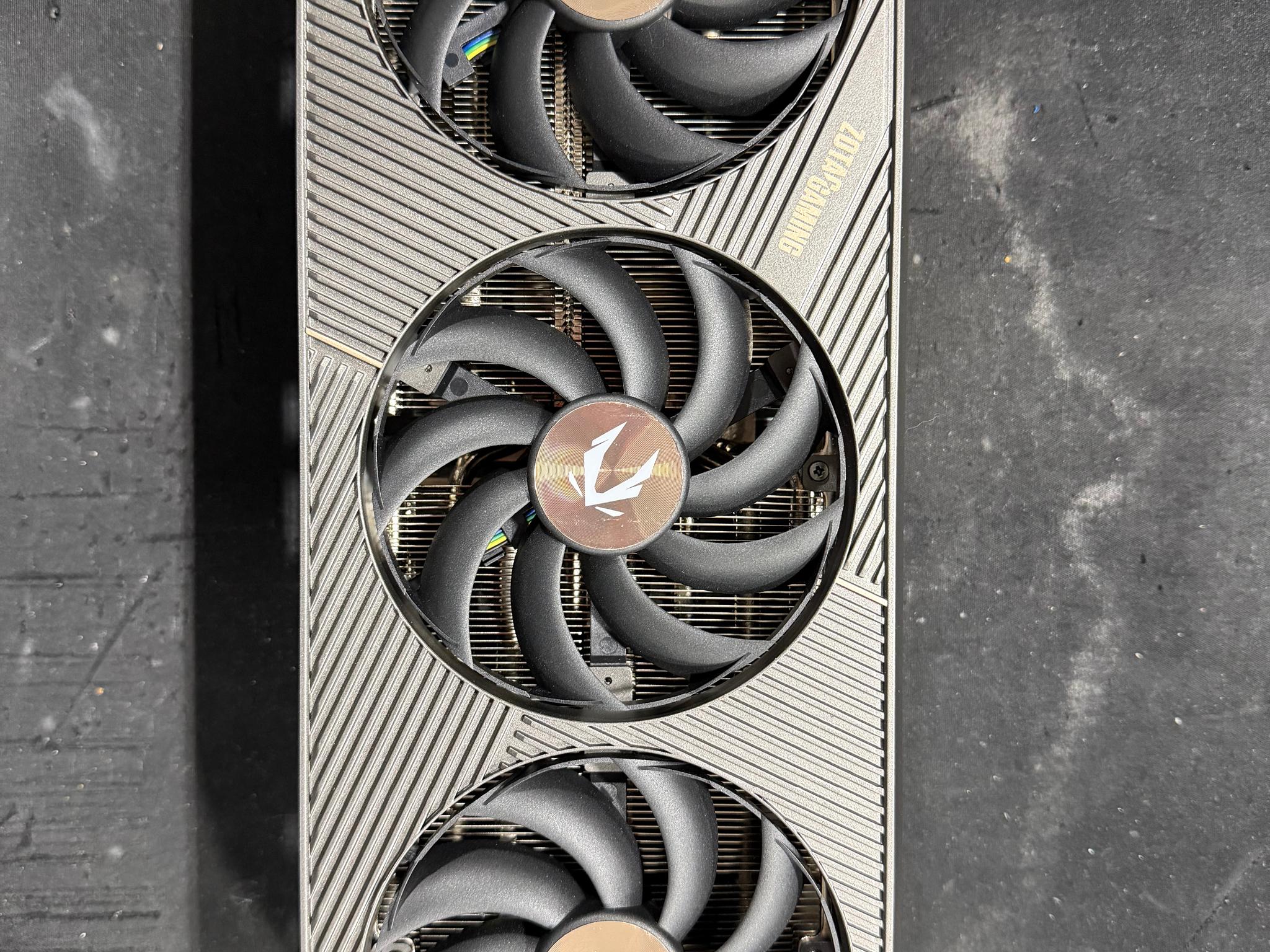 ZOTAC GAMING GeForce RTX 5090 SOLID OC(pcb damage, card works)