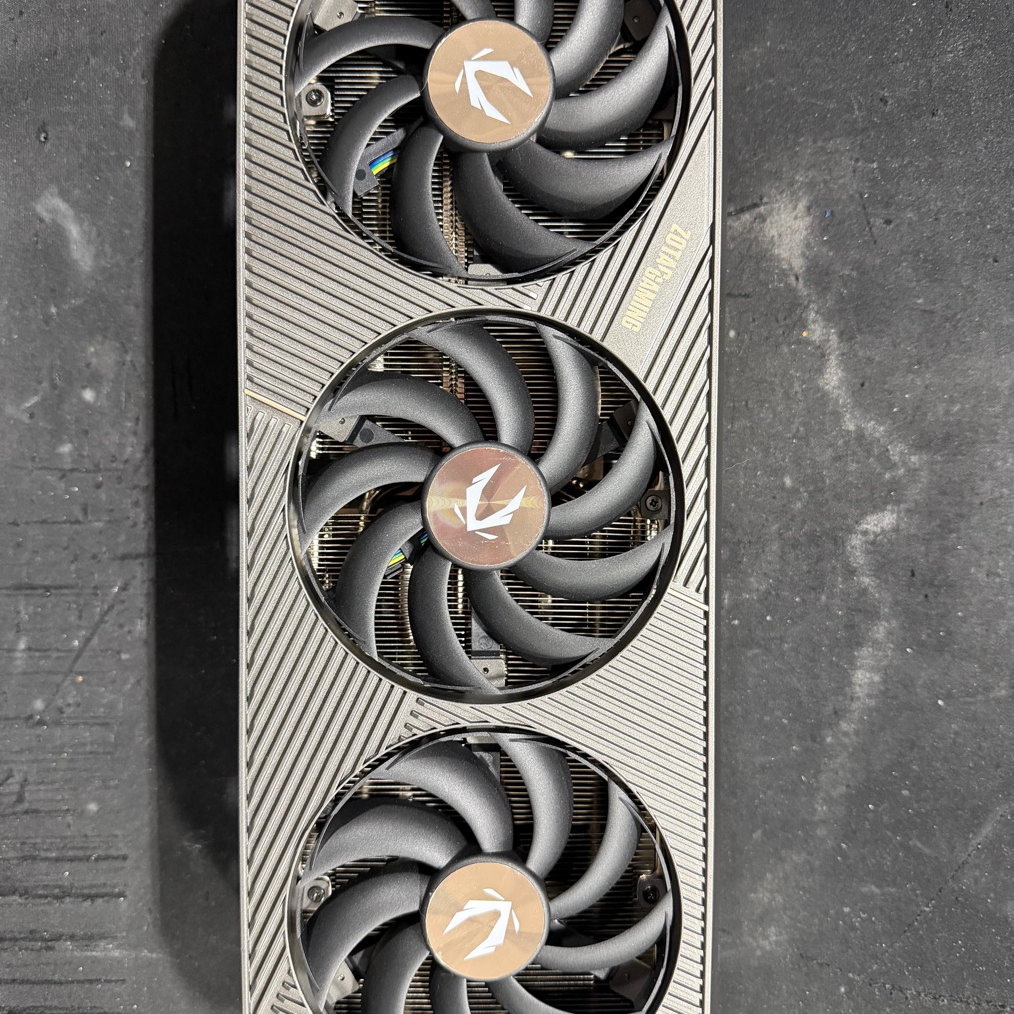 ZOTAC GAMING GeForce RTX 5090 SOLID OC(pcb damage, card works)