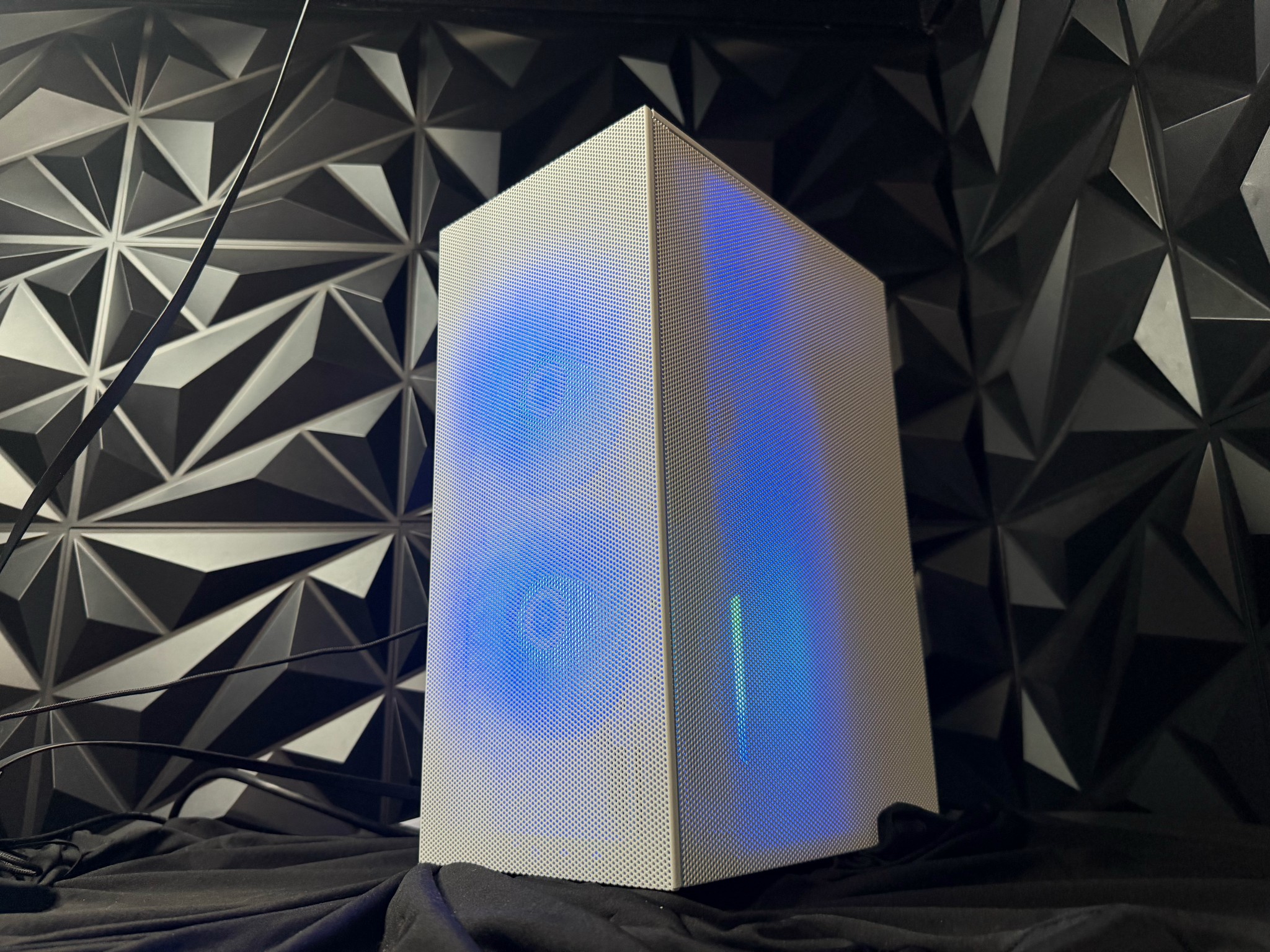 🥛❄️ THE MILK MINI ❄️🥛Ryzen 5 7500X3D| RX 9060XT 16 GB| 32 GB DDR5| 1 TB NVMe| 650W PSU