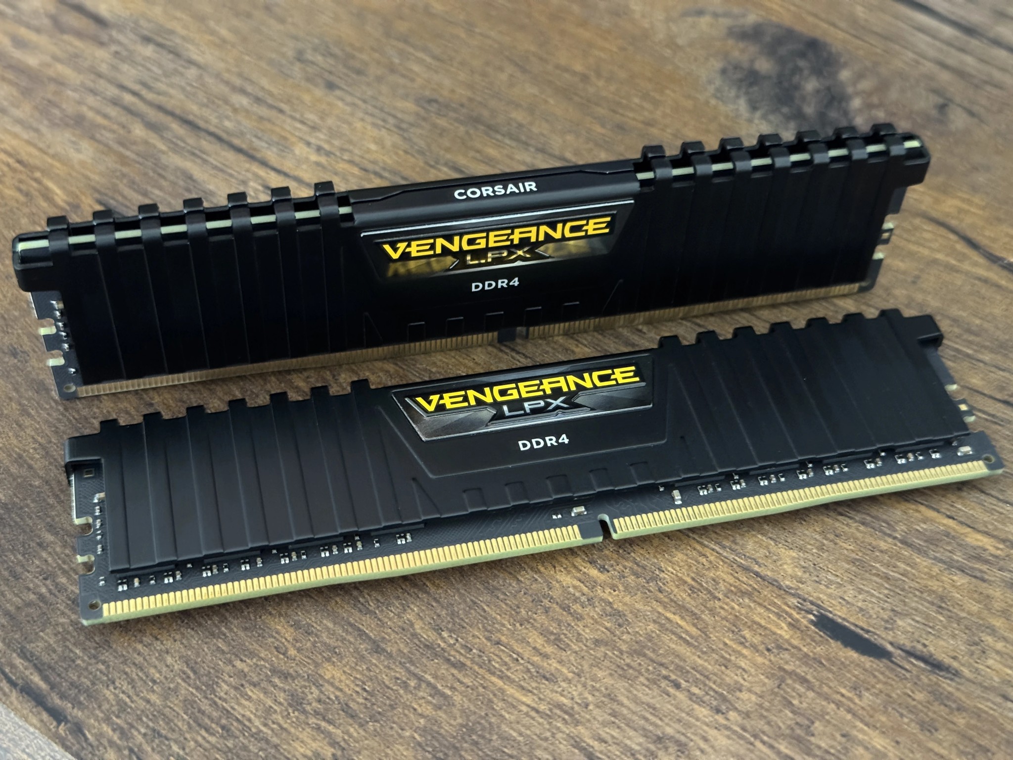 CORSAIR VENGEANCE LPX DDR4 RAM 32GB (2x16GB) 3200MHz (CMK32GX4M2E3200C16)