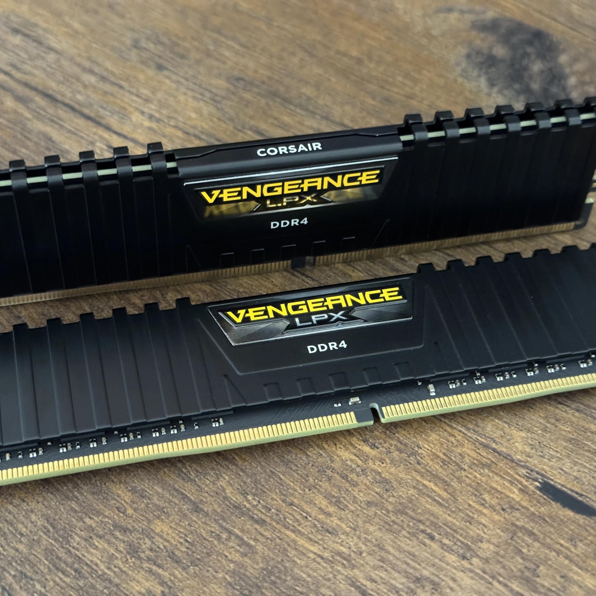 CORSAIR VENGEANCE LPX DDR4 RAM 32GB (2x16GB) 3200MHz (CMK32GX4M2E3200C16)