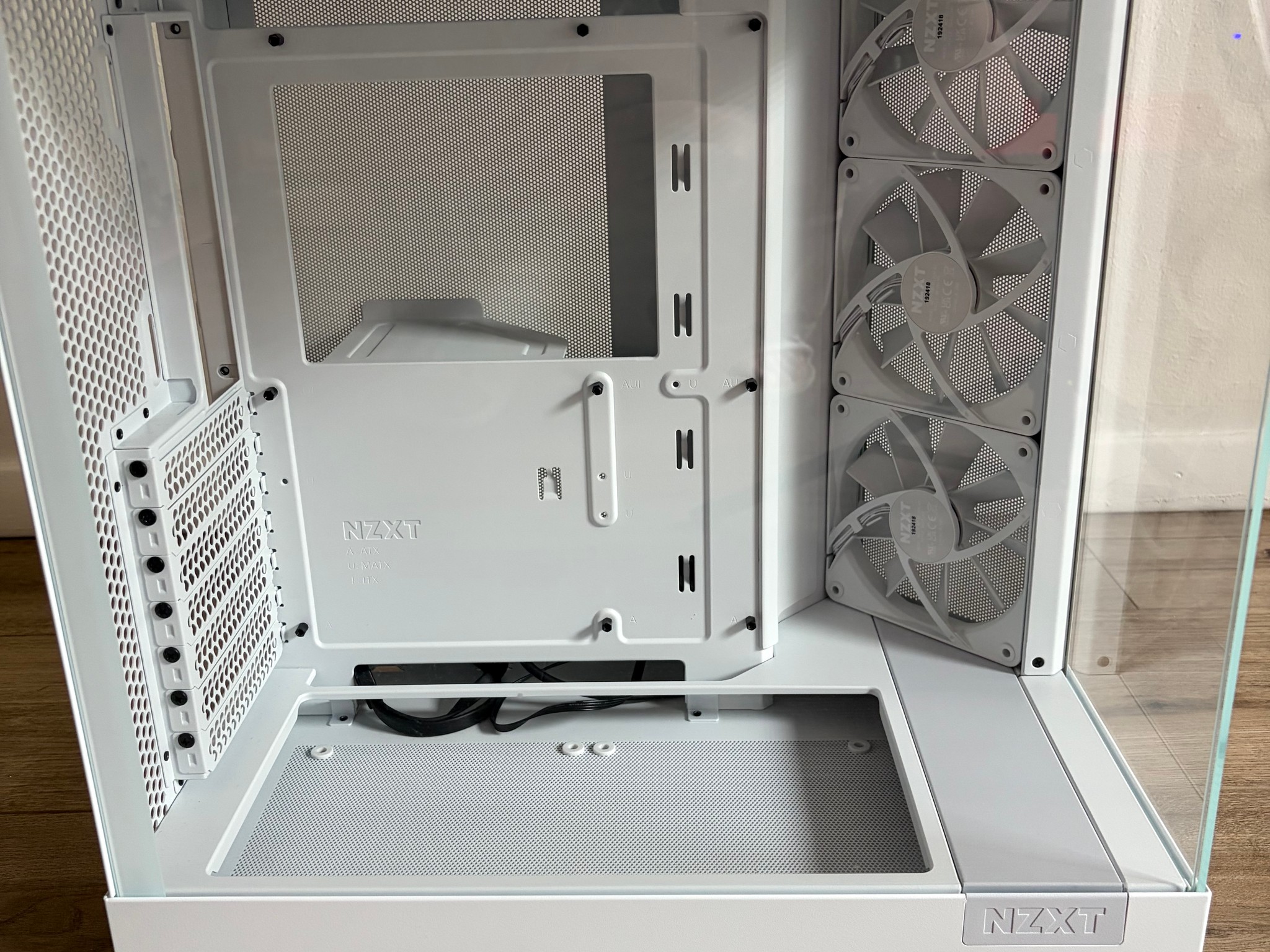 NZXT H6 Flow White Compact Dual-Chamber Mid Tower Airflow Case Tempered Glass