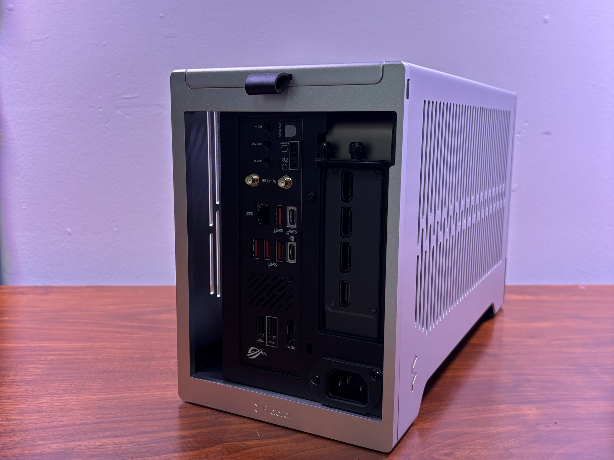 RTX 5080 FE | Ryzen 7 7800X3D | 32GB DDR5 | 2TB SSD | 850W PSU | 1x 120mm Fan | Fractal Terra ITX