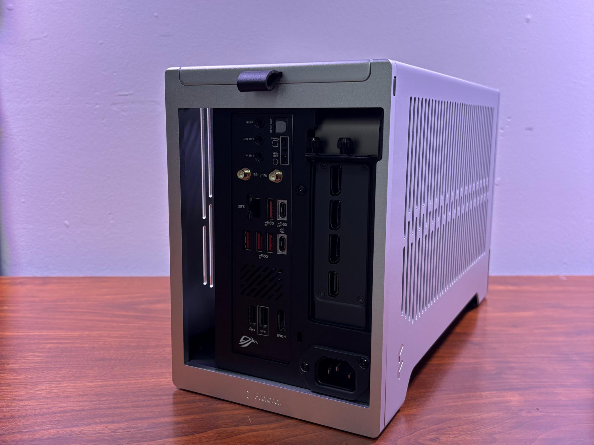 RTX 5080 FE | Ryzen 7 7800X3D | 32GB DDR5 | 2TB SSD | 850W PSU | 1x 120mm Fan | Fractal Terra ITX