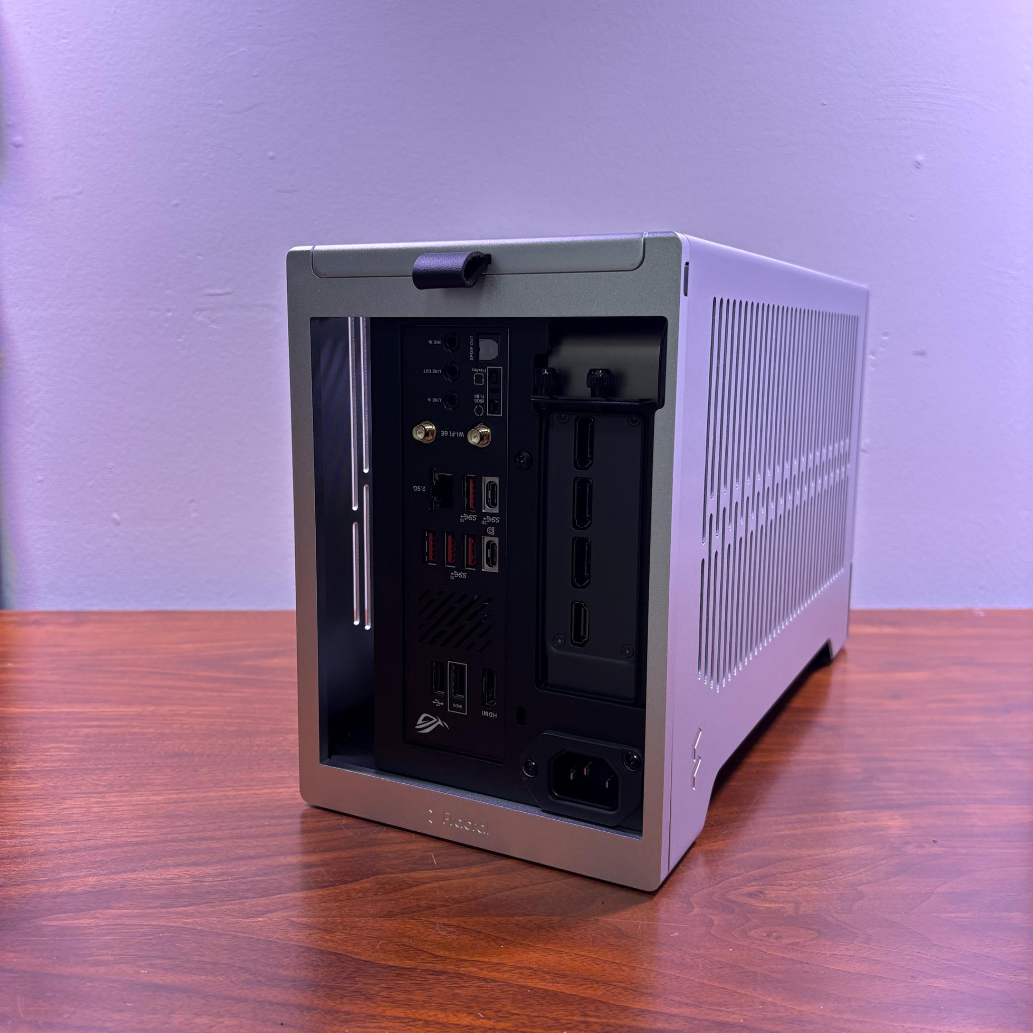RTX 5080 FE | Ryzen 7 7800X3D | 32GB DDR5 | 2TB SSD | 850W PSU | 1x 120mm Fan | Fractal Terra ITX