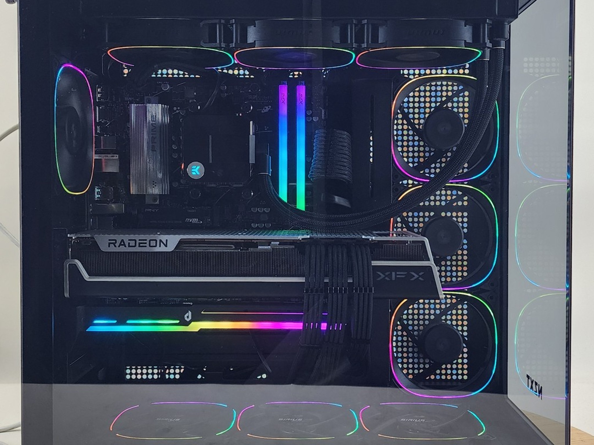 Gaming PC Ryzen 7 9700X 32GB RAM 2TB SSD RX 7900 XTX 24GB Windows 11 Computer