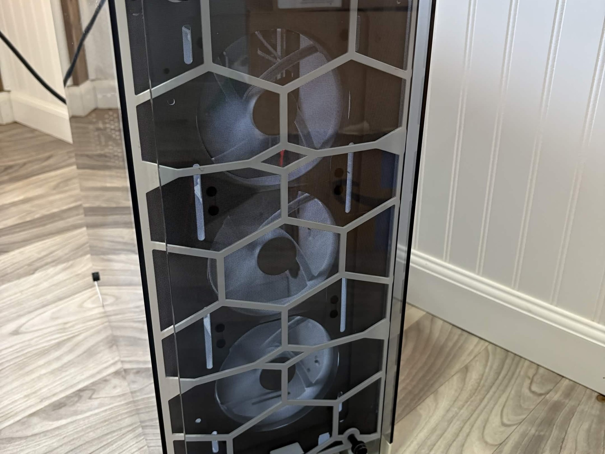 White Gaming Computer - Ryzen 7 - GTX 980