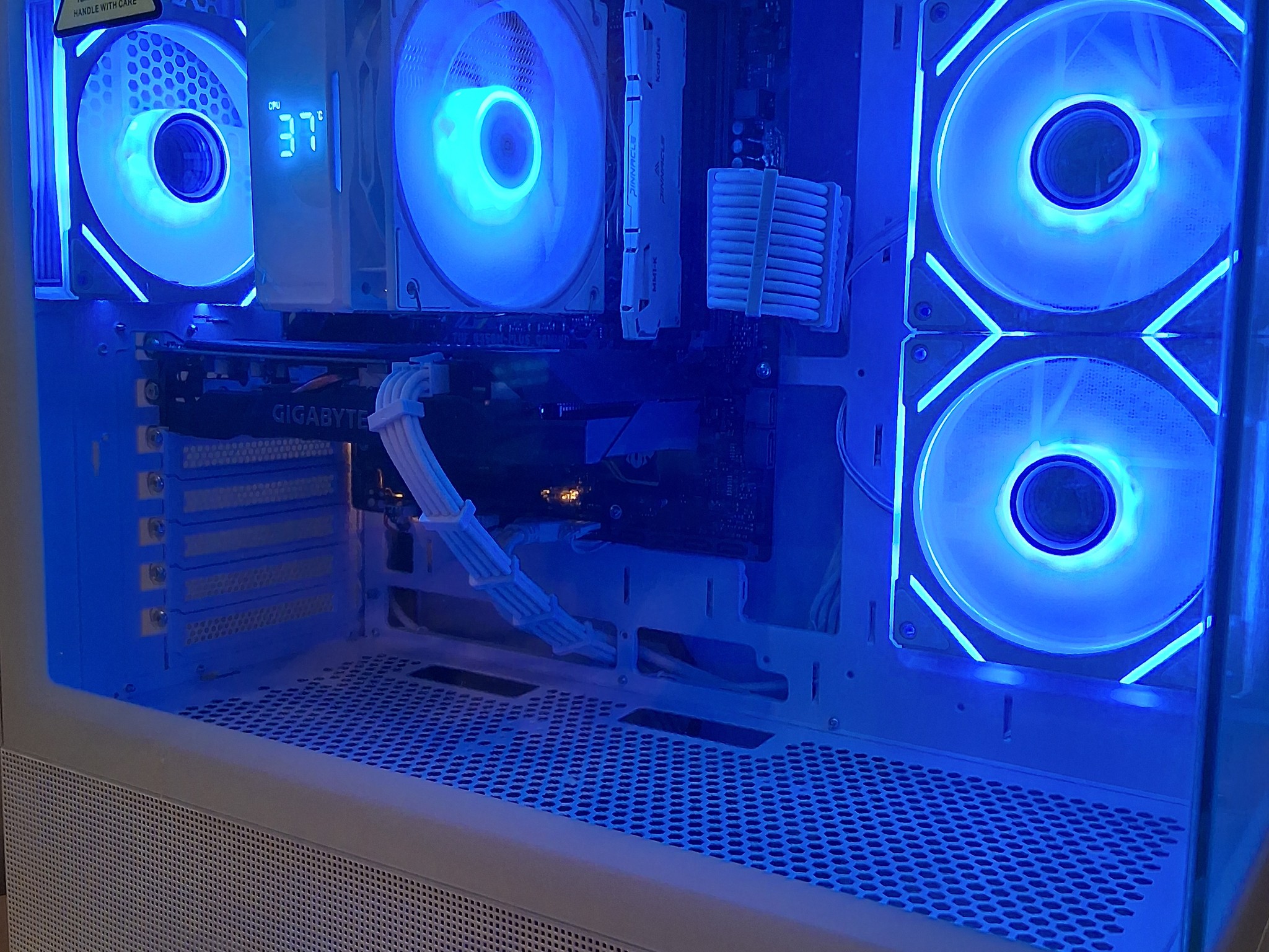Ryzen 5 5500, GTX 1660, 16GB DDR4, 500GB NVMe Coustom Gaming Pc