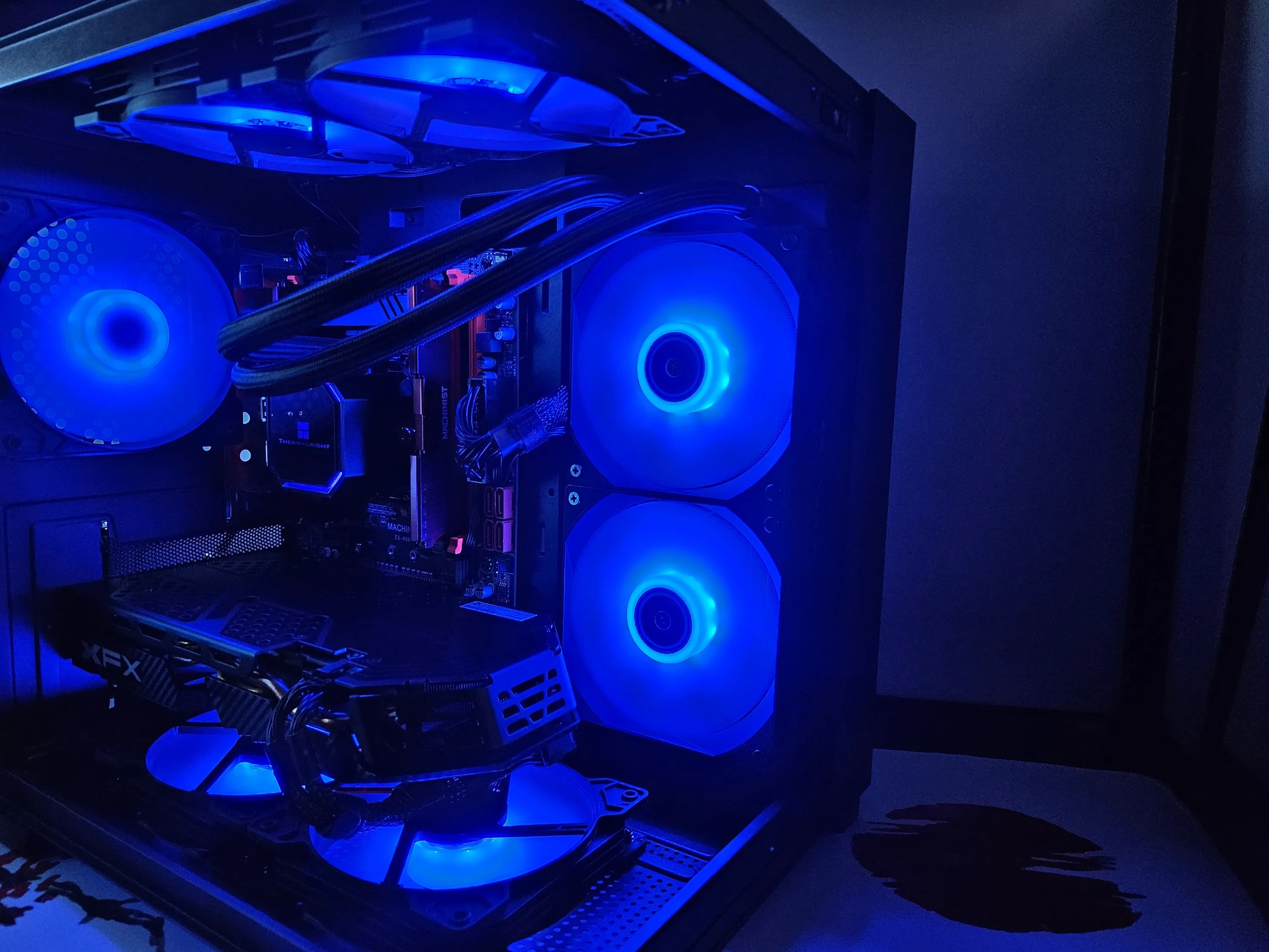 Liquid cooled Budget Beast Intel 10 core / 16GB DDR4 / 1TB SSD / RX580 8GB