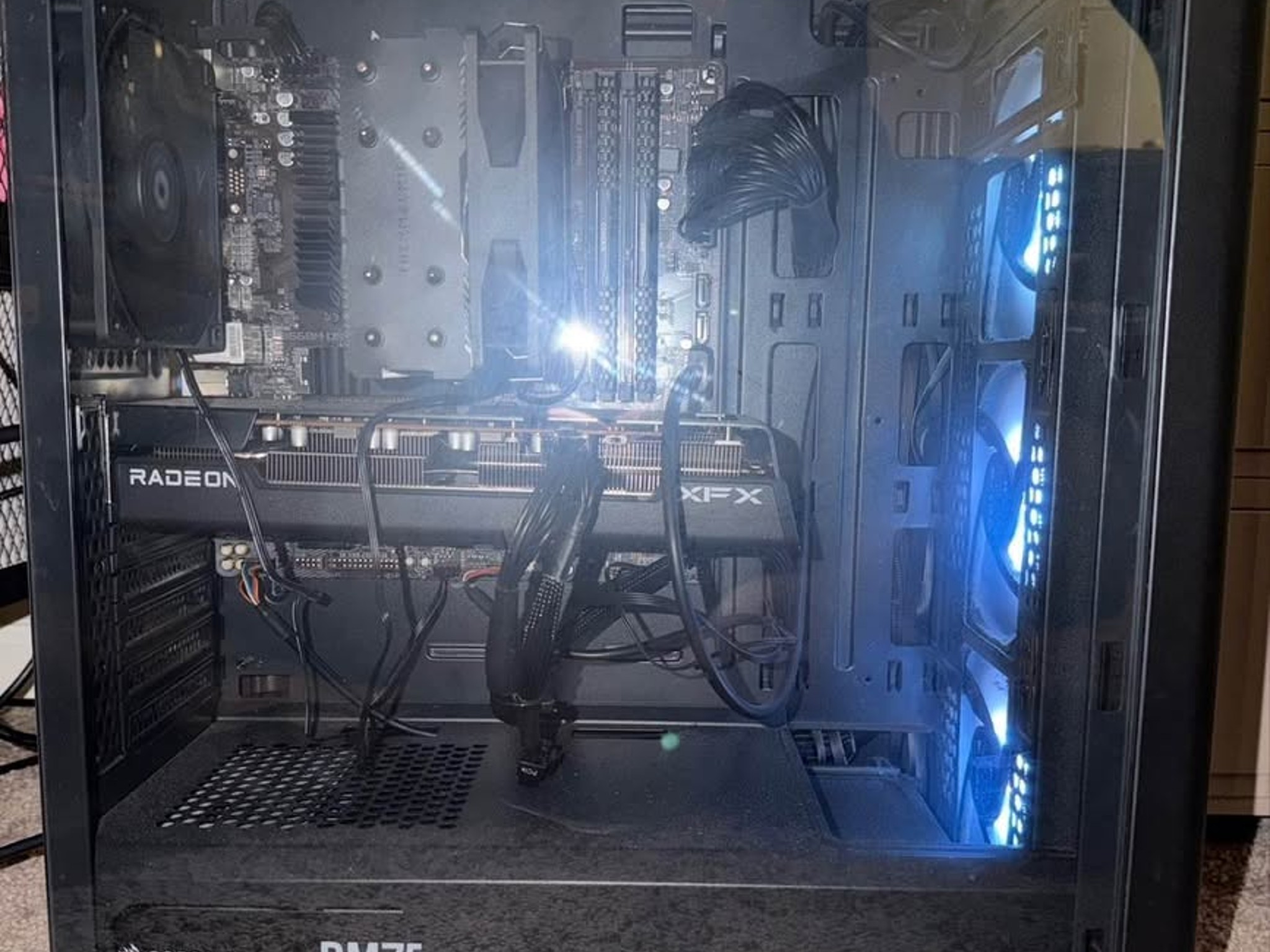Intel I7-12700K | AMD Radeon RX 6650 XT | 16 GB DDR4 | 3TB SSD | Monitor & Keyboard included!