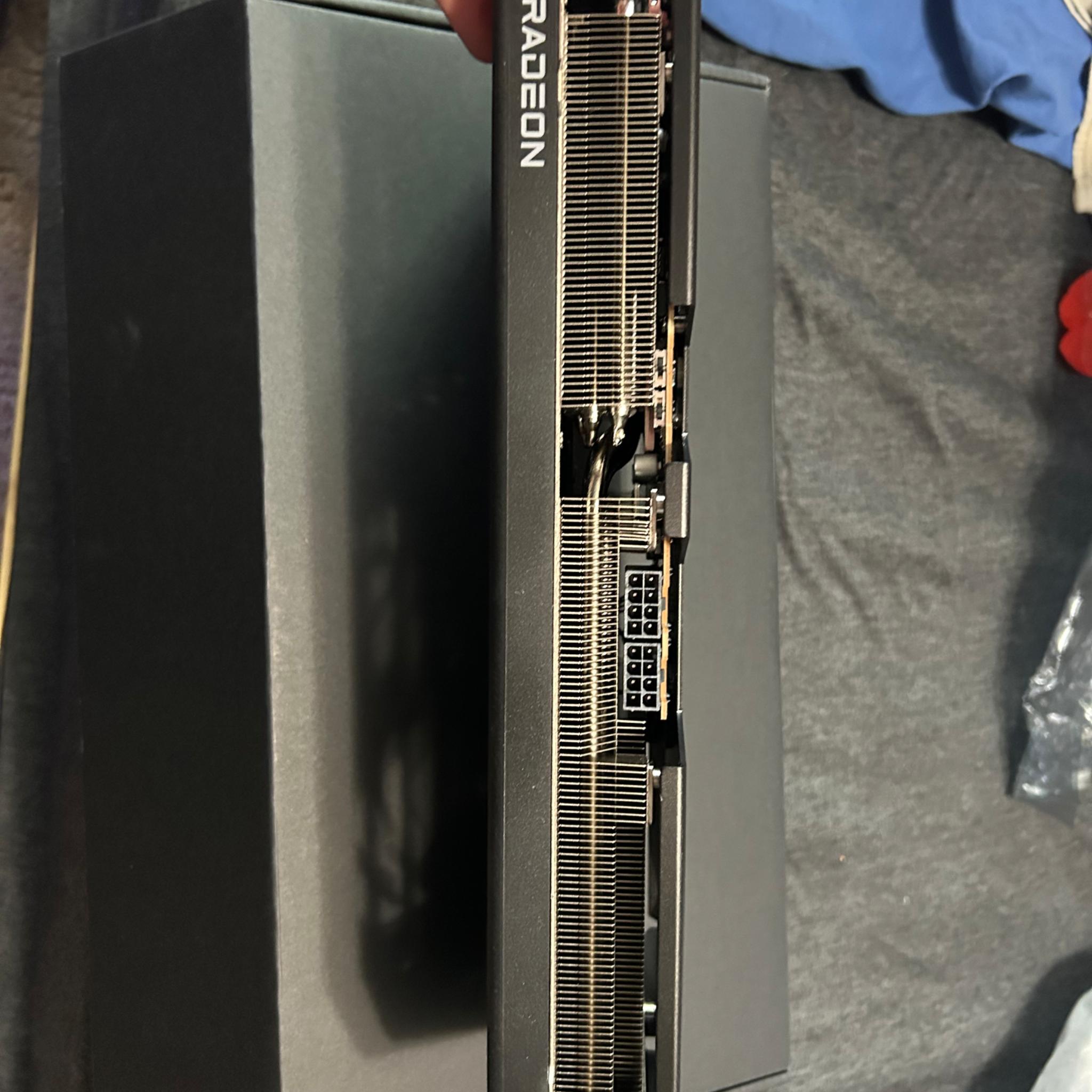 RADEON 9070 XT PowerColor HellHound - 16GB GPU
