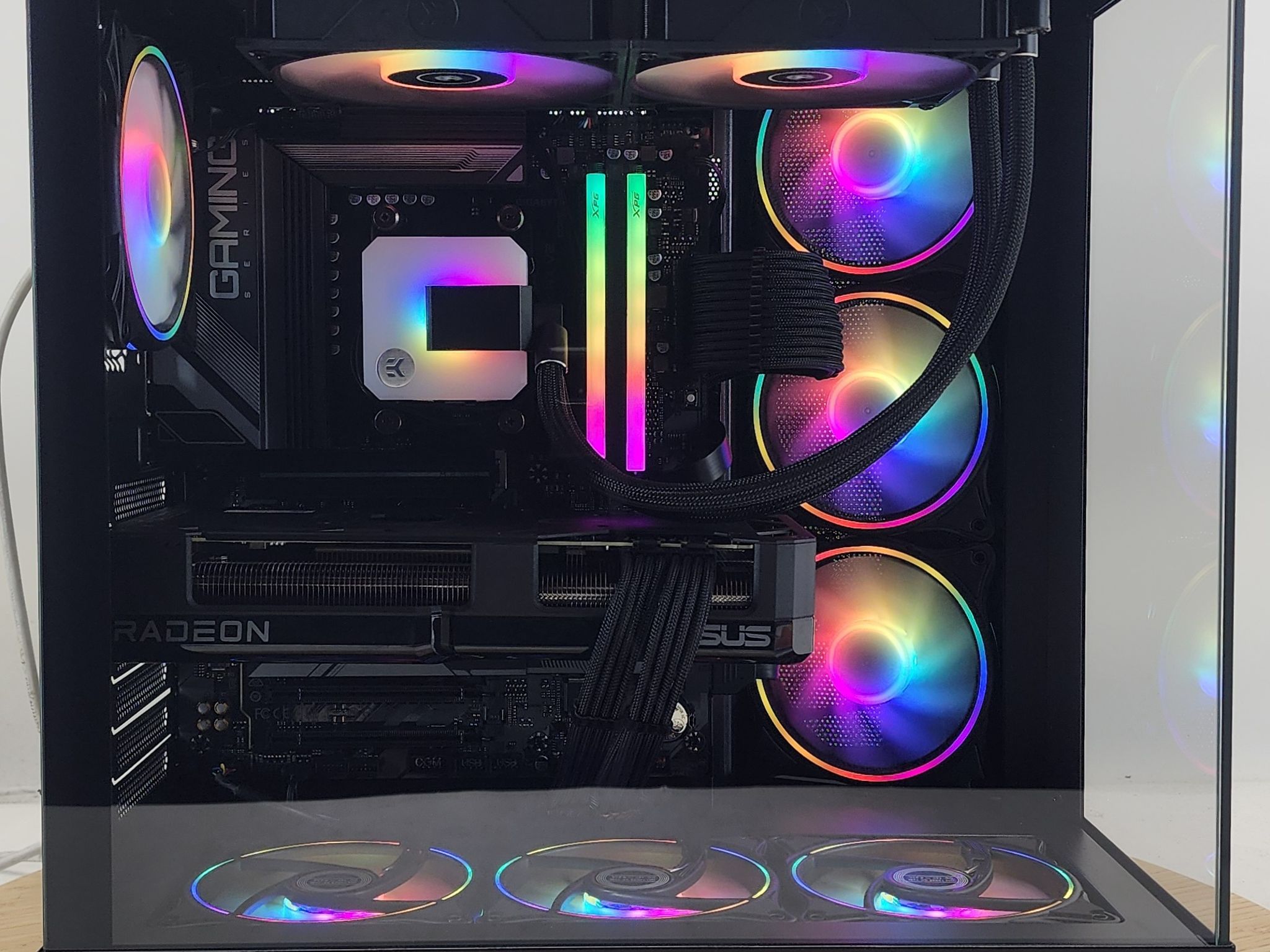 Gaming PC Ryzen 7 7700 32GB RAM 2TB SSD RX 7700 XT 12GB Win11 Computer