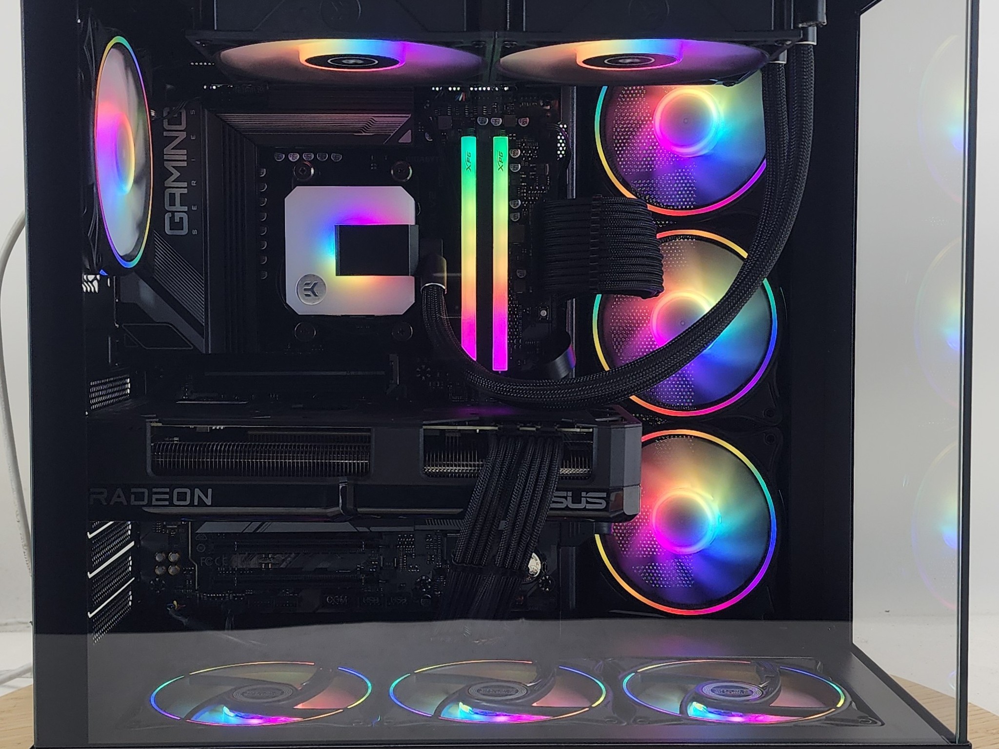 Gaming PC Ryzen 7 7700 32GB RAM 2TB SSD RX 7700 XT 12GB Win11 Computer