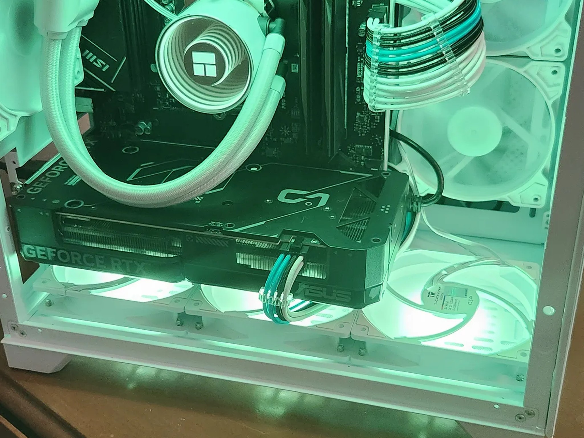 "Frostbyte" Gaming pc 🧊 Ryzen 5 7600x 🧊 rtx 4070 🧊 32gb ddr5 🧊