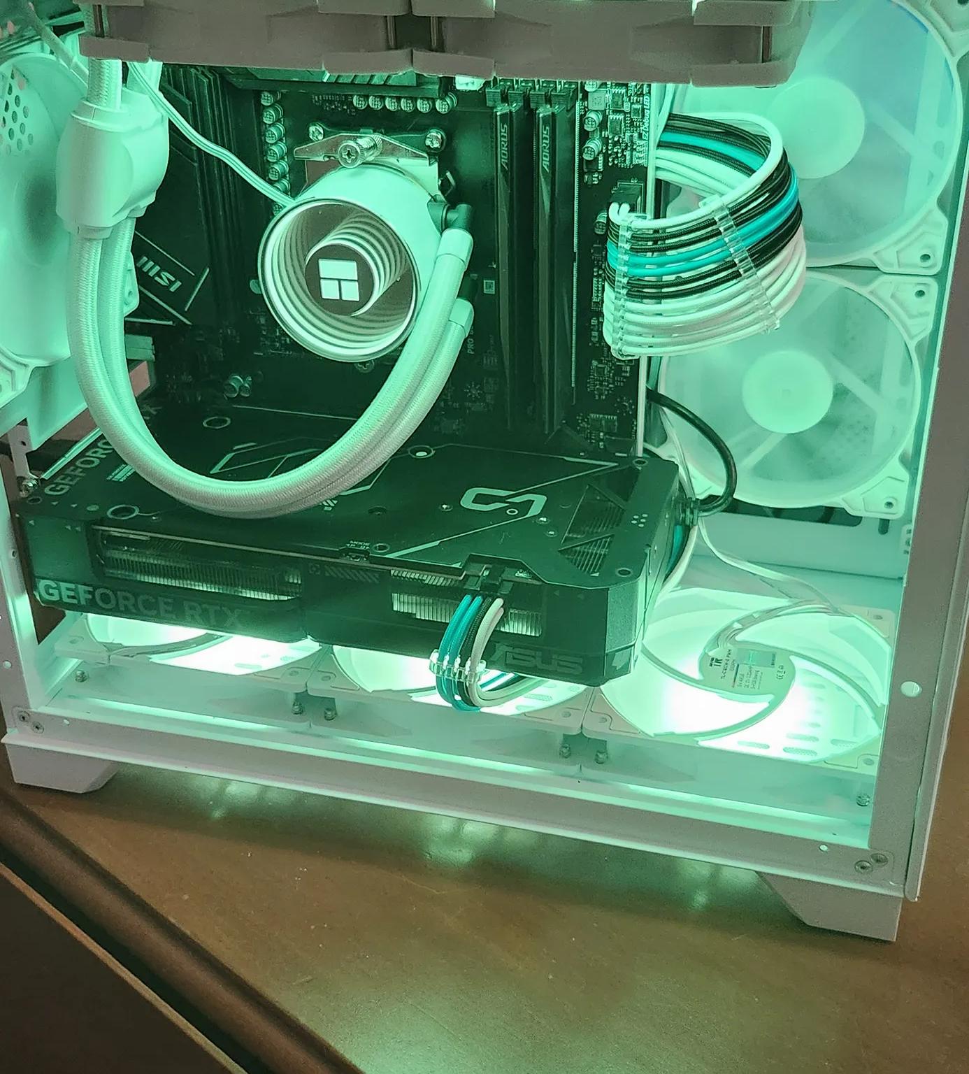 "Frostbyte" Gaming pc 🧊 Ryzen 5 7600x 🧊 rtx 4070 🧊 32gb ddr5 🧊