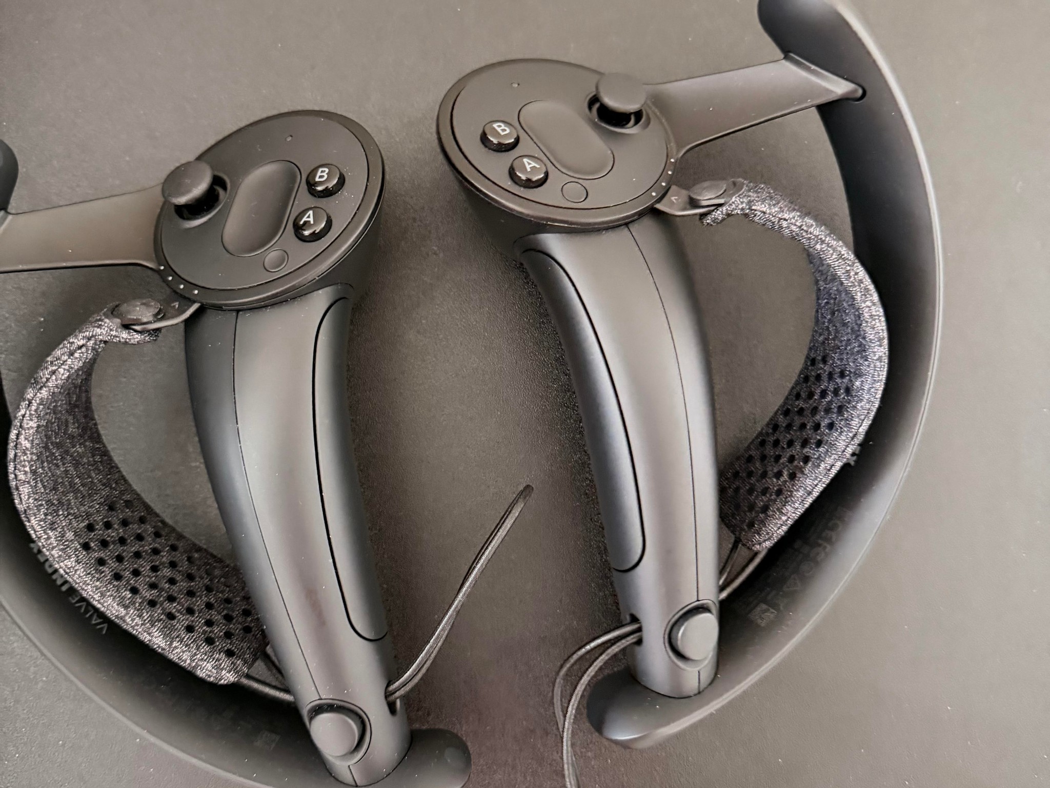 BSB 2 VRC Edition With Eye Tracking, Audio headstrap, 2 basetation 2.0, Valve Index controllers