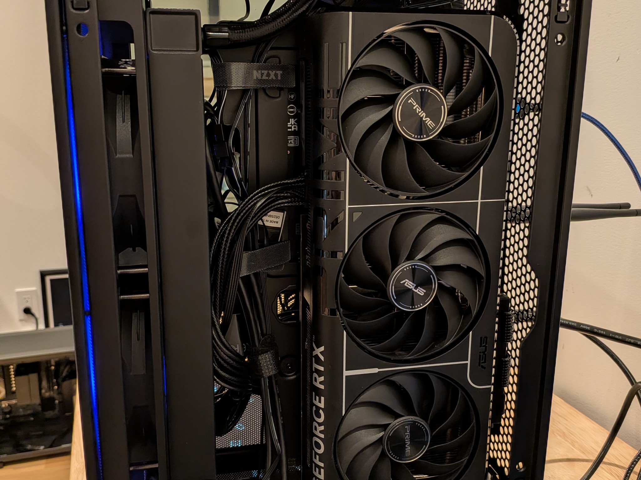4K Flow - RTX 5070 Ti, Ryzen 9 9900X, 64 GB DDR5, 2 TB Gen 4 NVME, RGB, Liquid Cooled