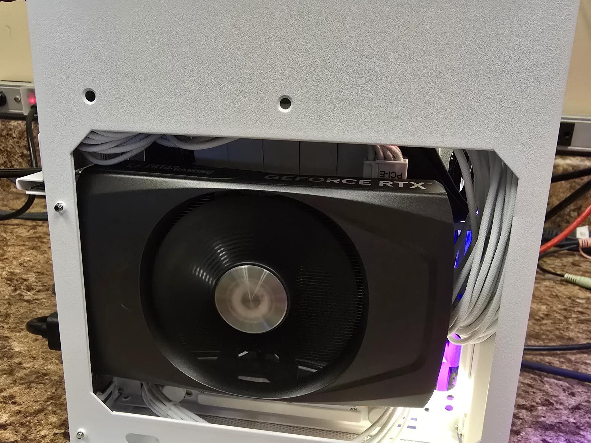 Tiny white box 7600x - 4060 Mini ITX