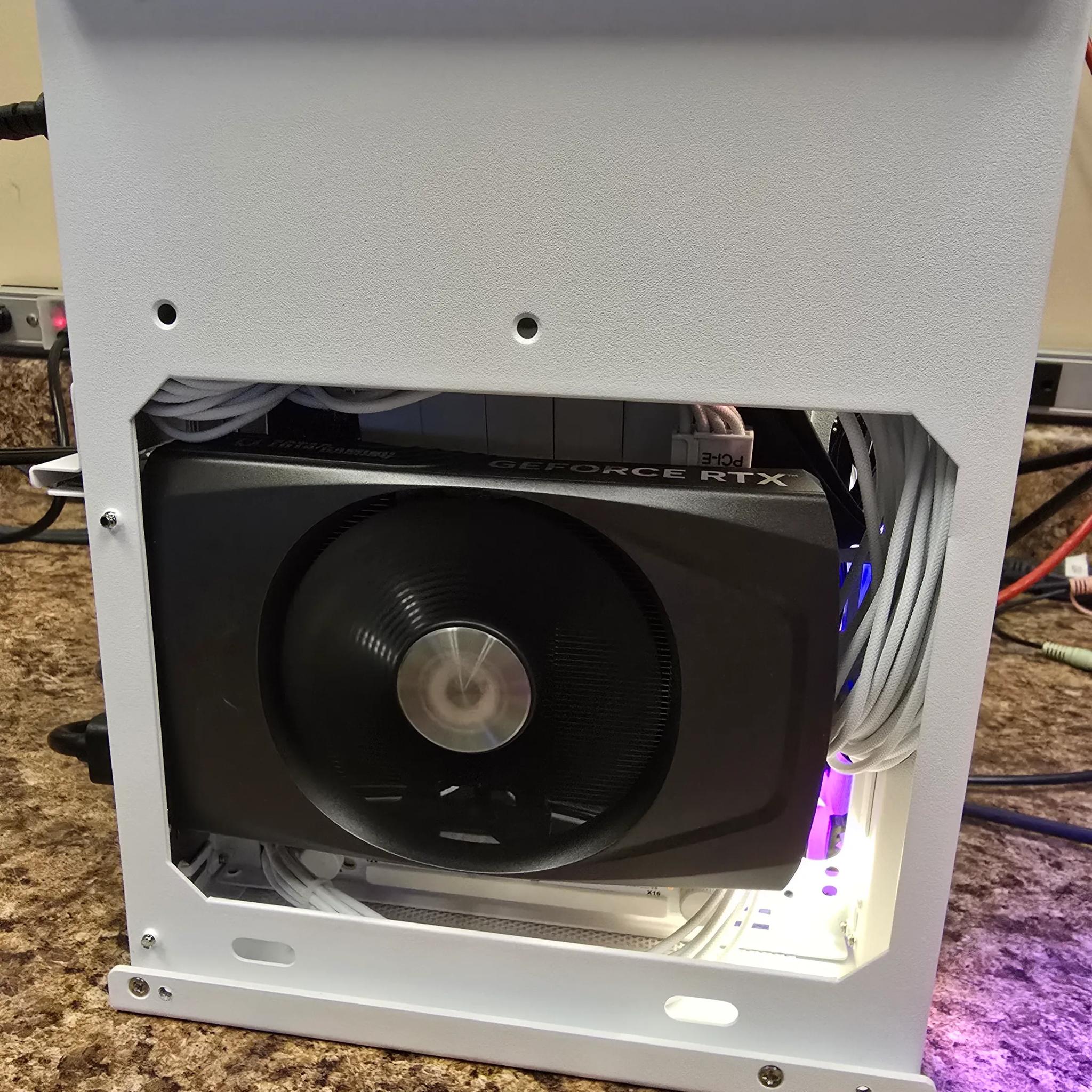 Tiny white box 7600x - 4060 Mini ITX