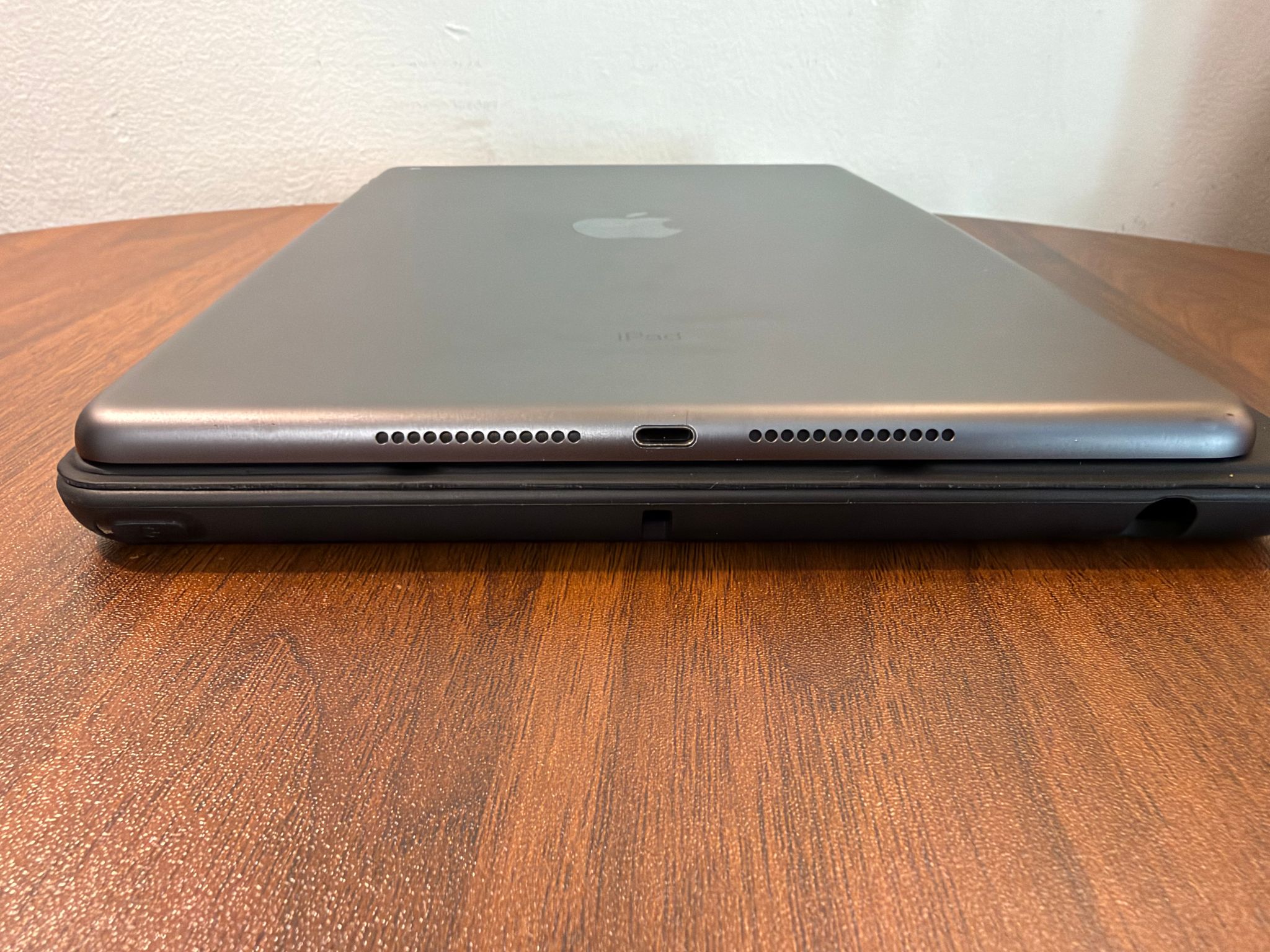 Apple iPad 9th Gen | 64GB | 10.2" Retina Display | Space Gray | Folio Case