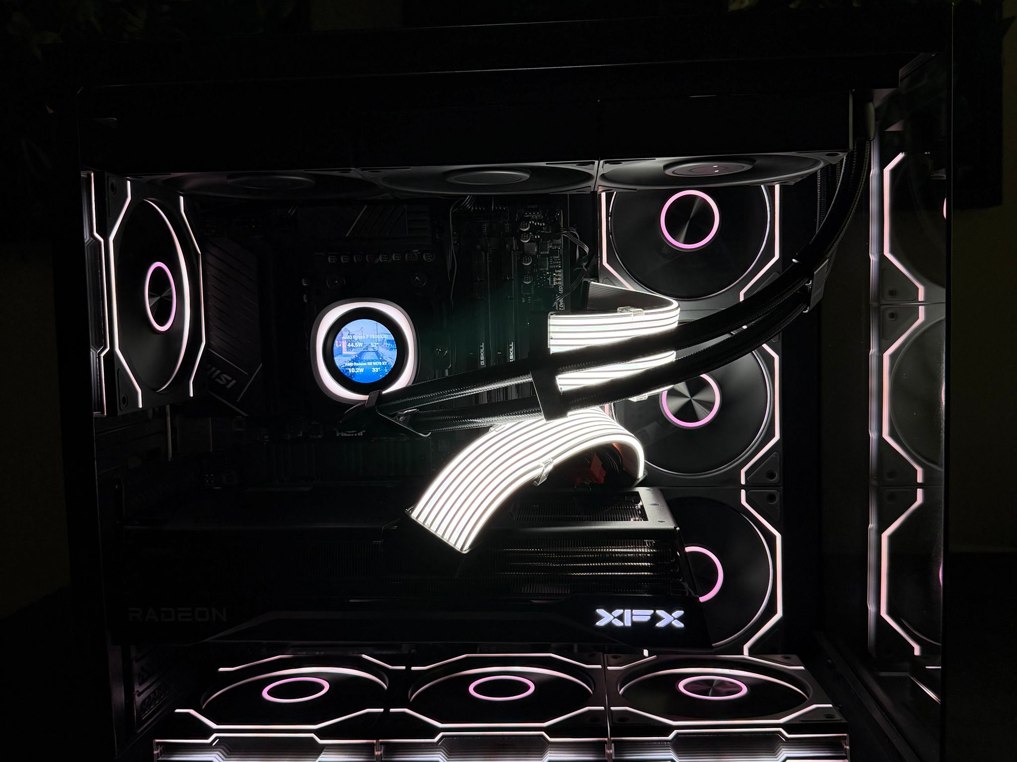 🔥 HIGH-END GAMING PC — RYZEN 7 7800X3D + RX 9070 XT + 32GB DDR5 + 2TB NVME 🔥