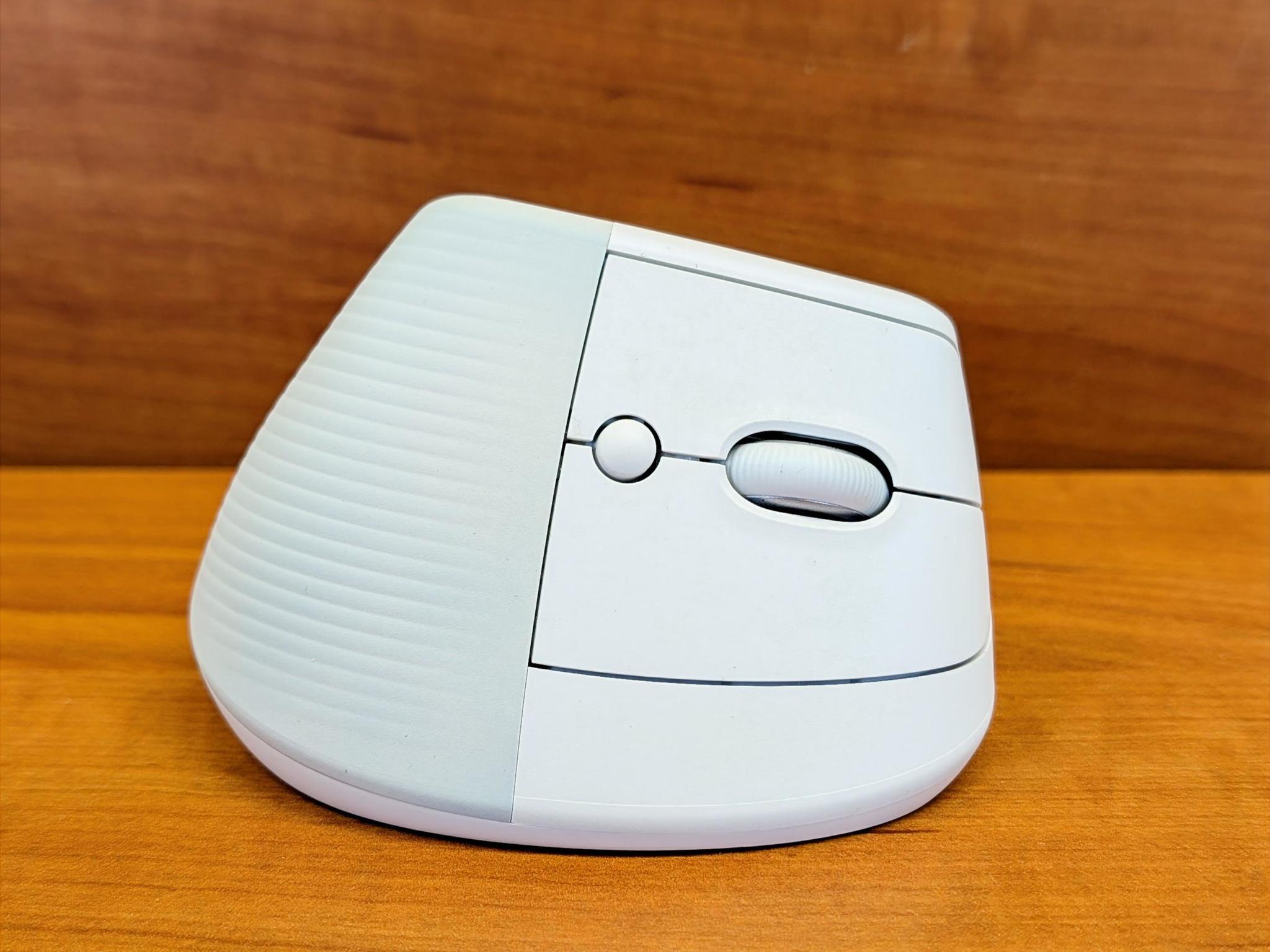 Logitech Lift Vertical Ergonomic Mouse Off-White right-handed