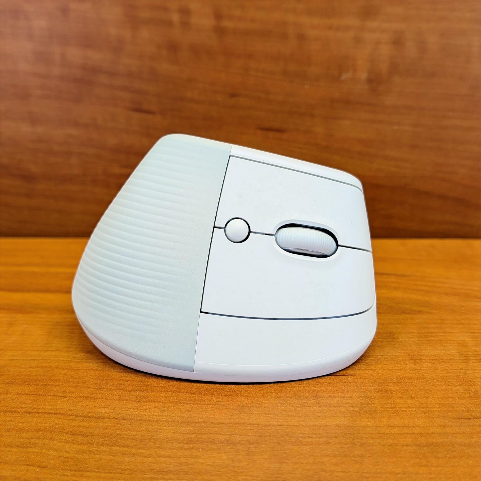 Logitech Lift Vertical Ergonomic Mouse Off-White right-handed