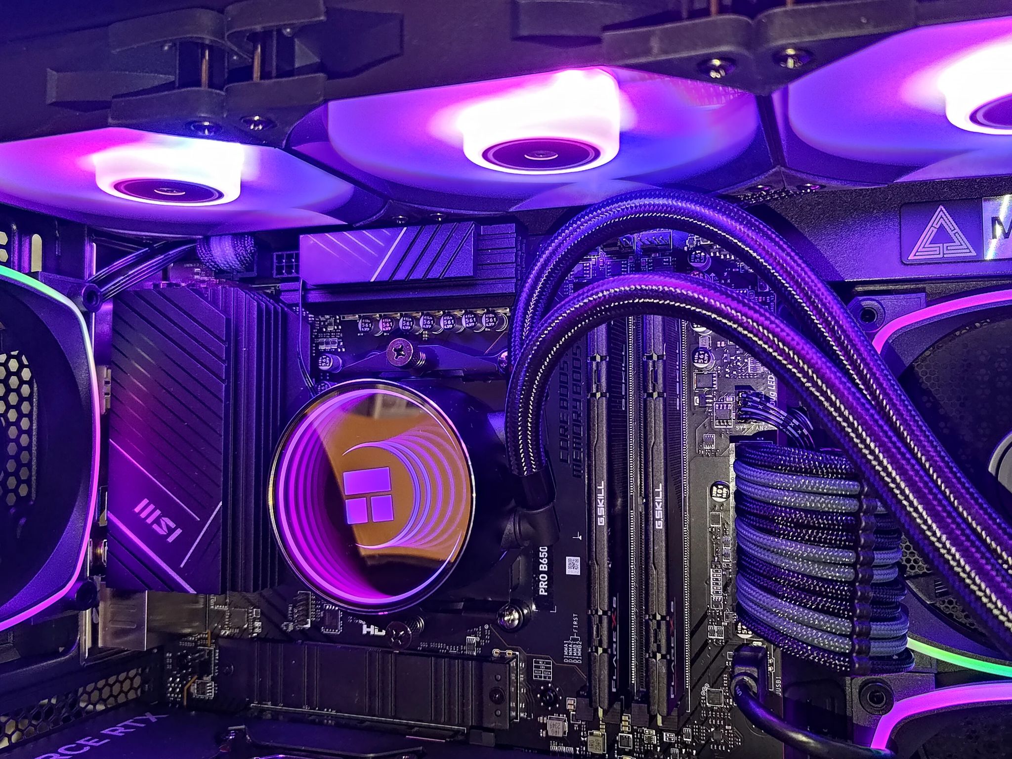 ☁︎Sky High Value!☁︎  Ryzen 7700X | RTX 4070 | 2TB NVME | 32GB Ram!