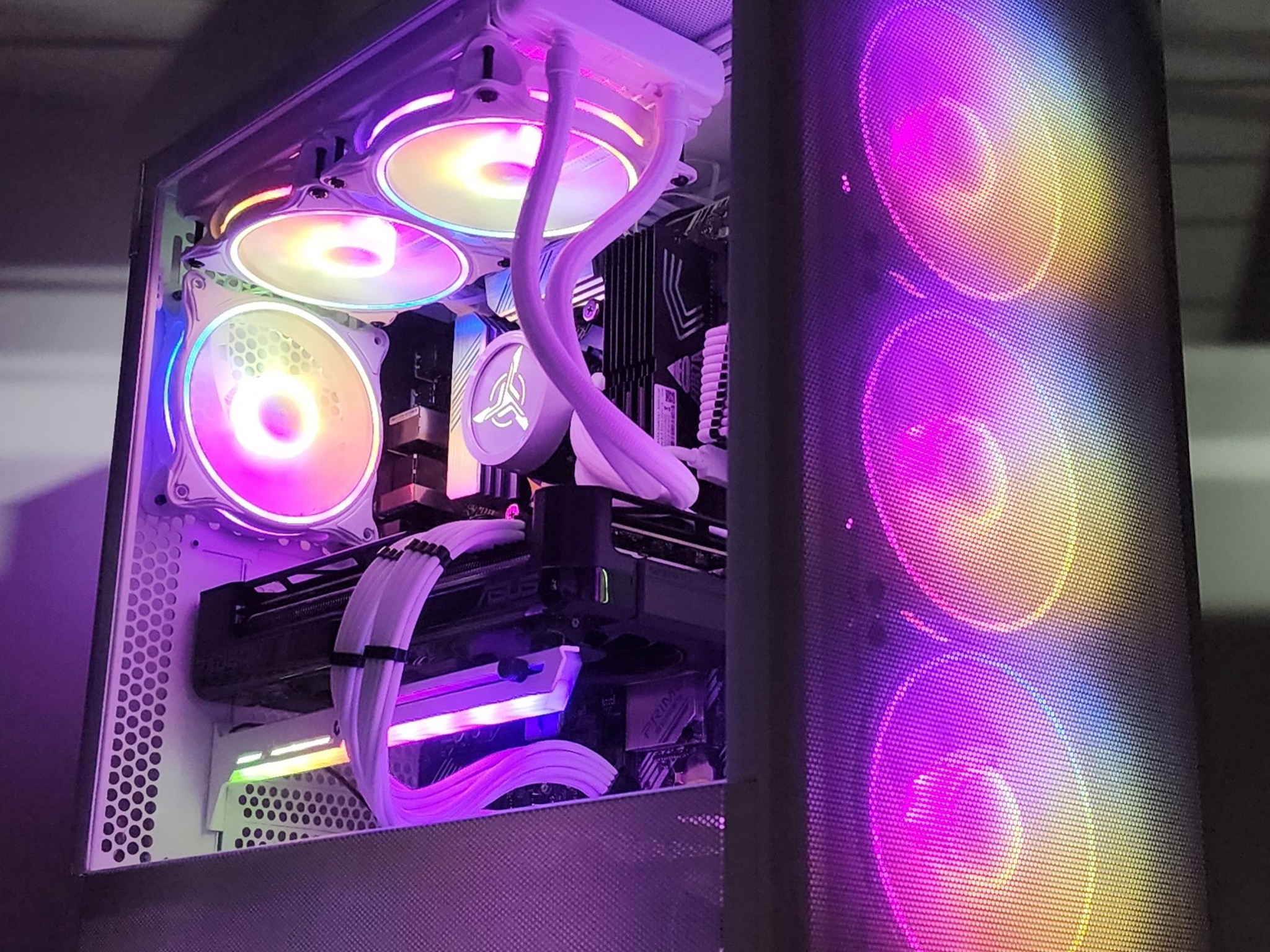 Gaming PC Ryzen 7 5700X 32GB RAM 1TB SSD RX 7700 XT 12GB Win11 PC
