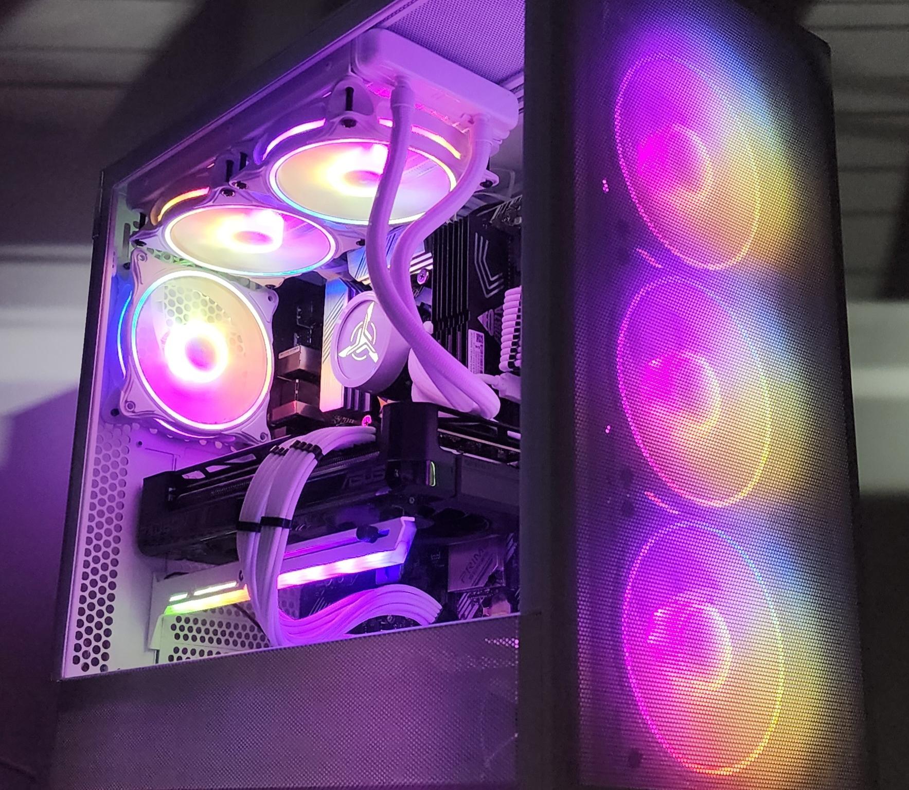 Gaming PC Ryzen 7 5700X 32GB RAM 1TB SSD RX 7700 XT 12GB Win11 PC